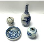 4 small Chinese blue and white porcelain items.