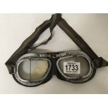 A pair of vintage Goggles. With British standard m