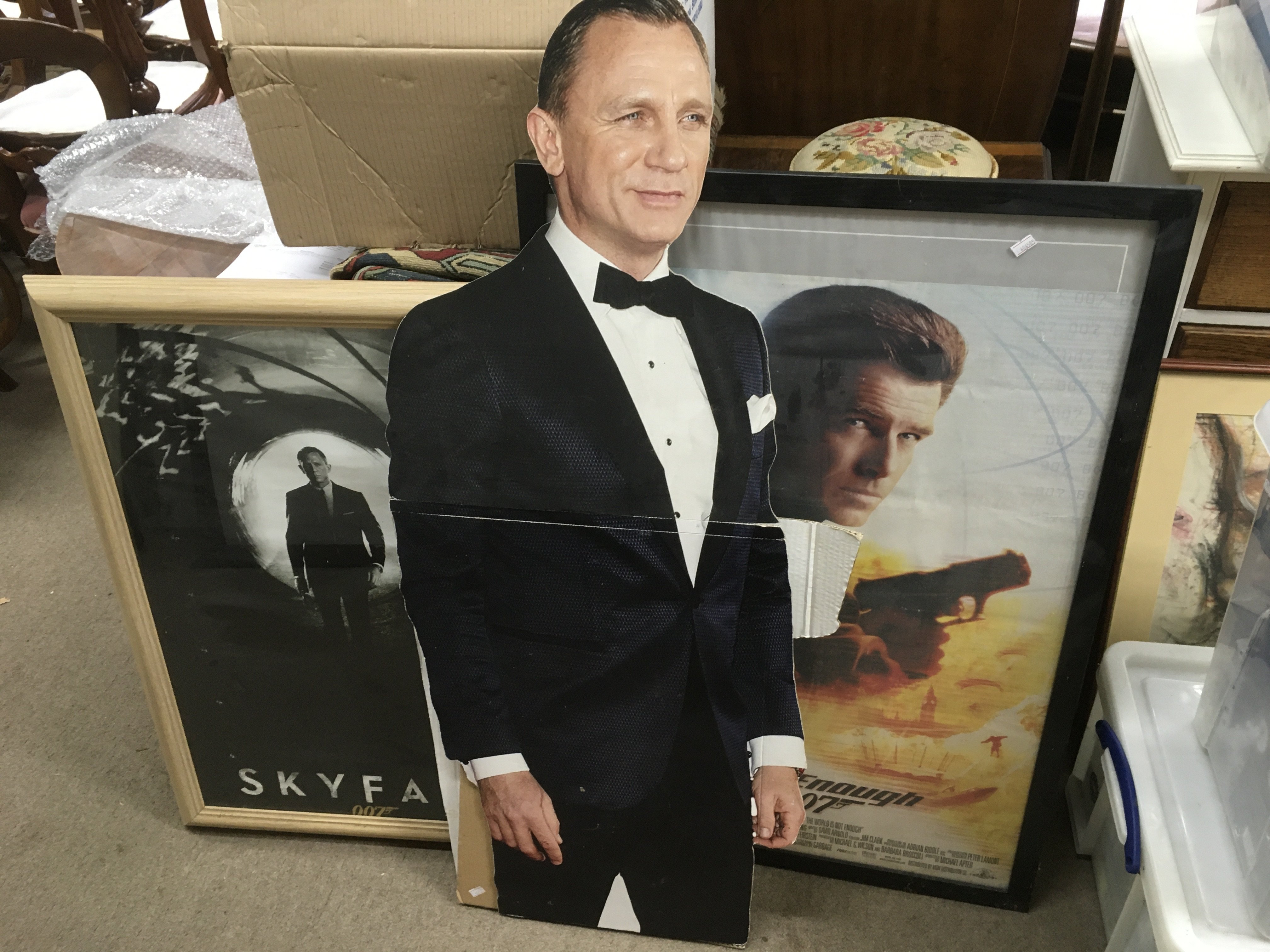 A collection of James Bond related items comprisin - Image 5 of 6
