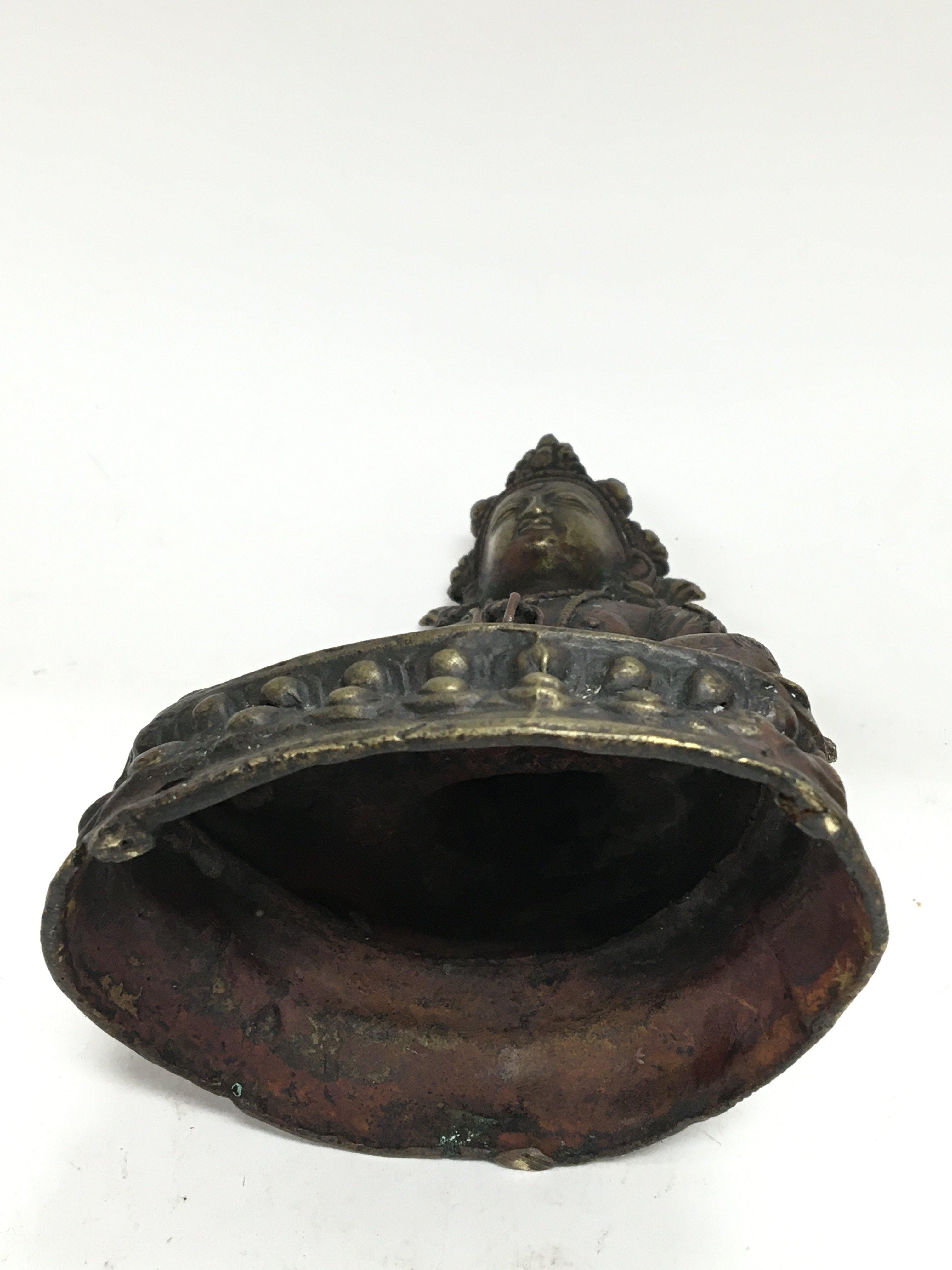 A Chinese bronze bowl with lion mask handles and m - Image 4 of 6