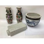 Four items of crackle ware.