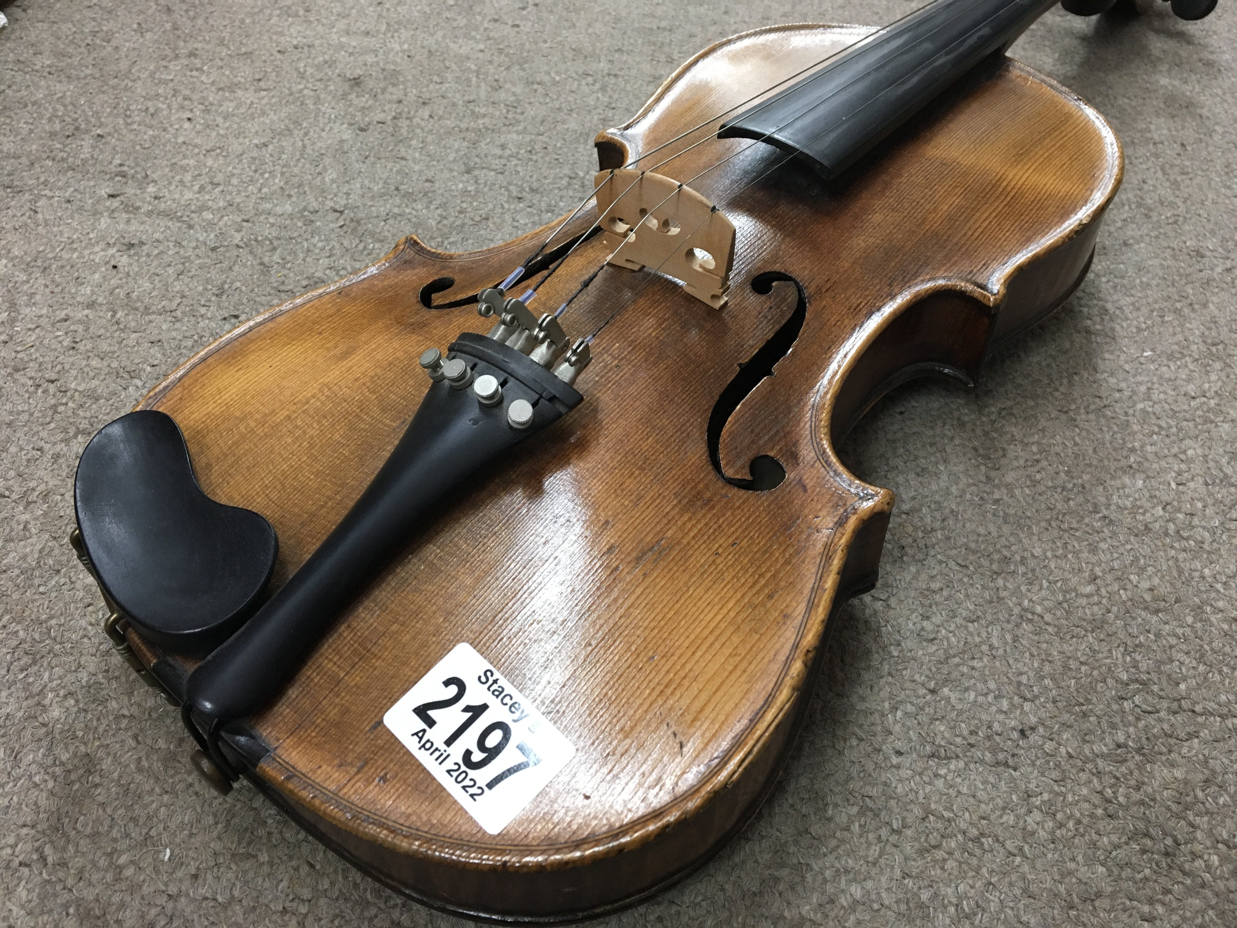 An unmarked students violin. Button to back measuring 36cm - Image 3 of 7