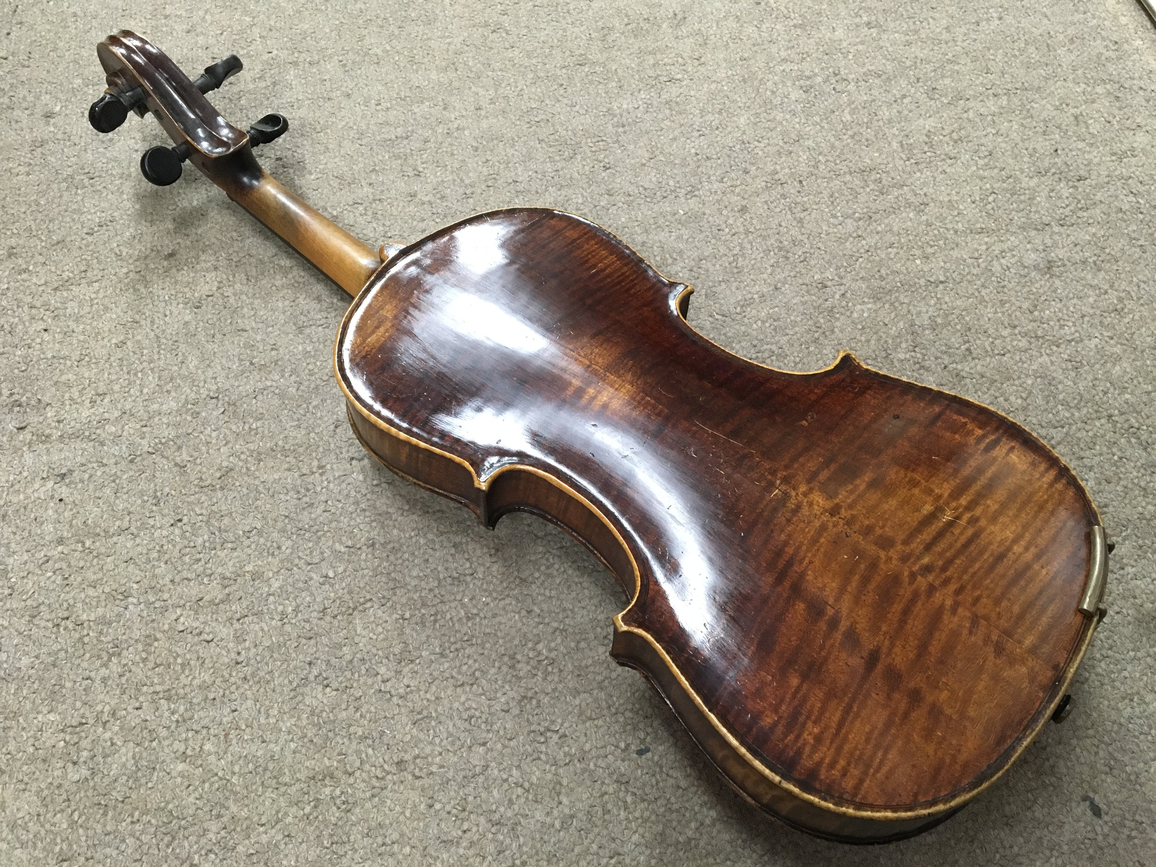 An unmarked students violin. Button to back measuring 36cm - Image 4 of 7