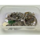 A box of silver and other jewellery.