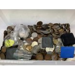 A box of mixed circulated coinage including 480g o