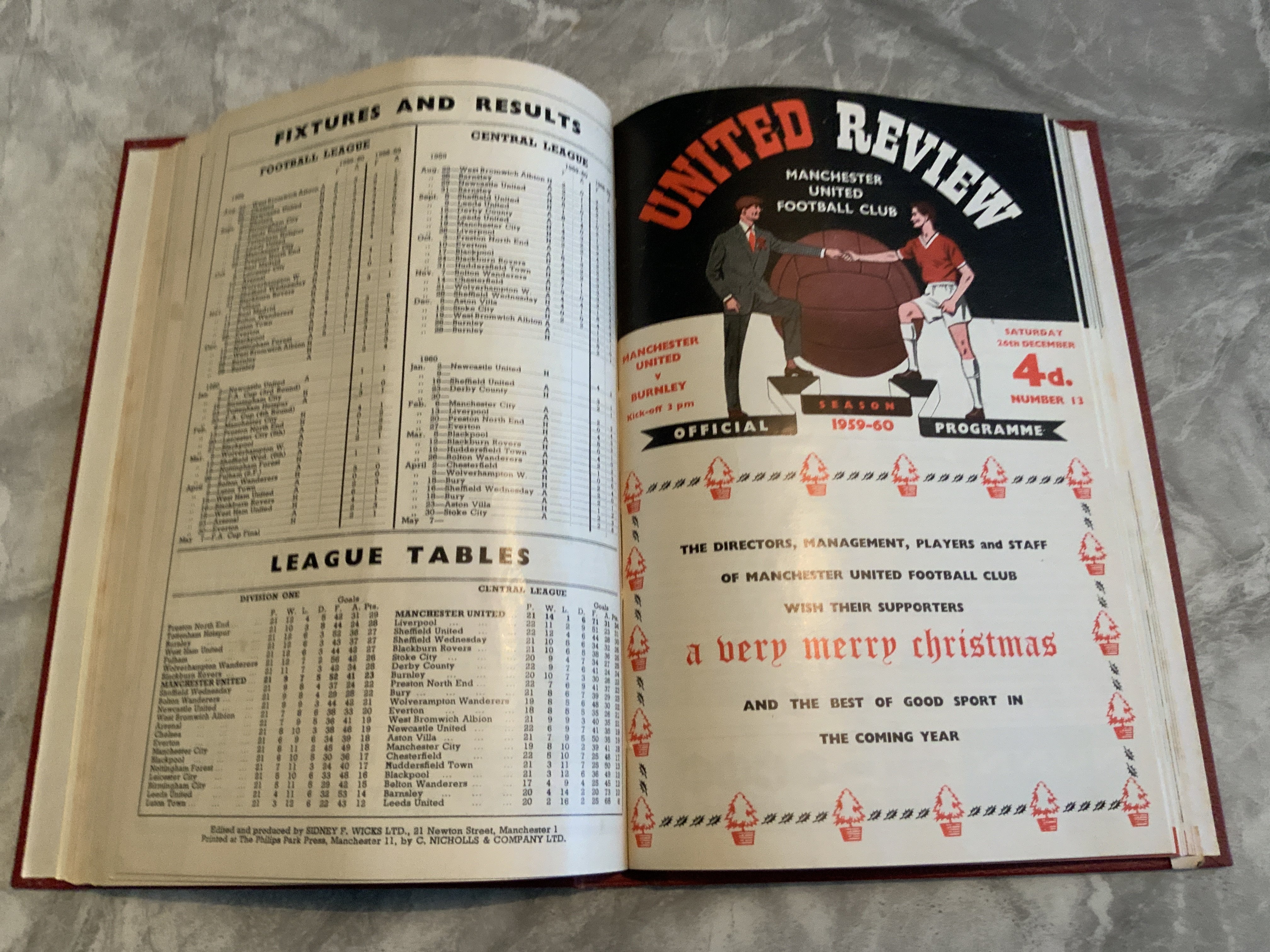 Manchester United 1959/60 Bound Volume of Football Programmes: All 23 home matches in mint condition - Image 2 of 2