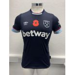 West Ham 2021 - 2022 Match Worn/Issued Poppy Football Shirt: Excellent number 10 Lanzini navy