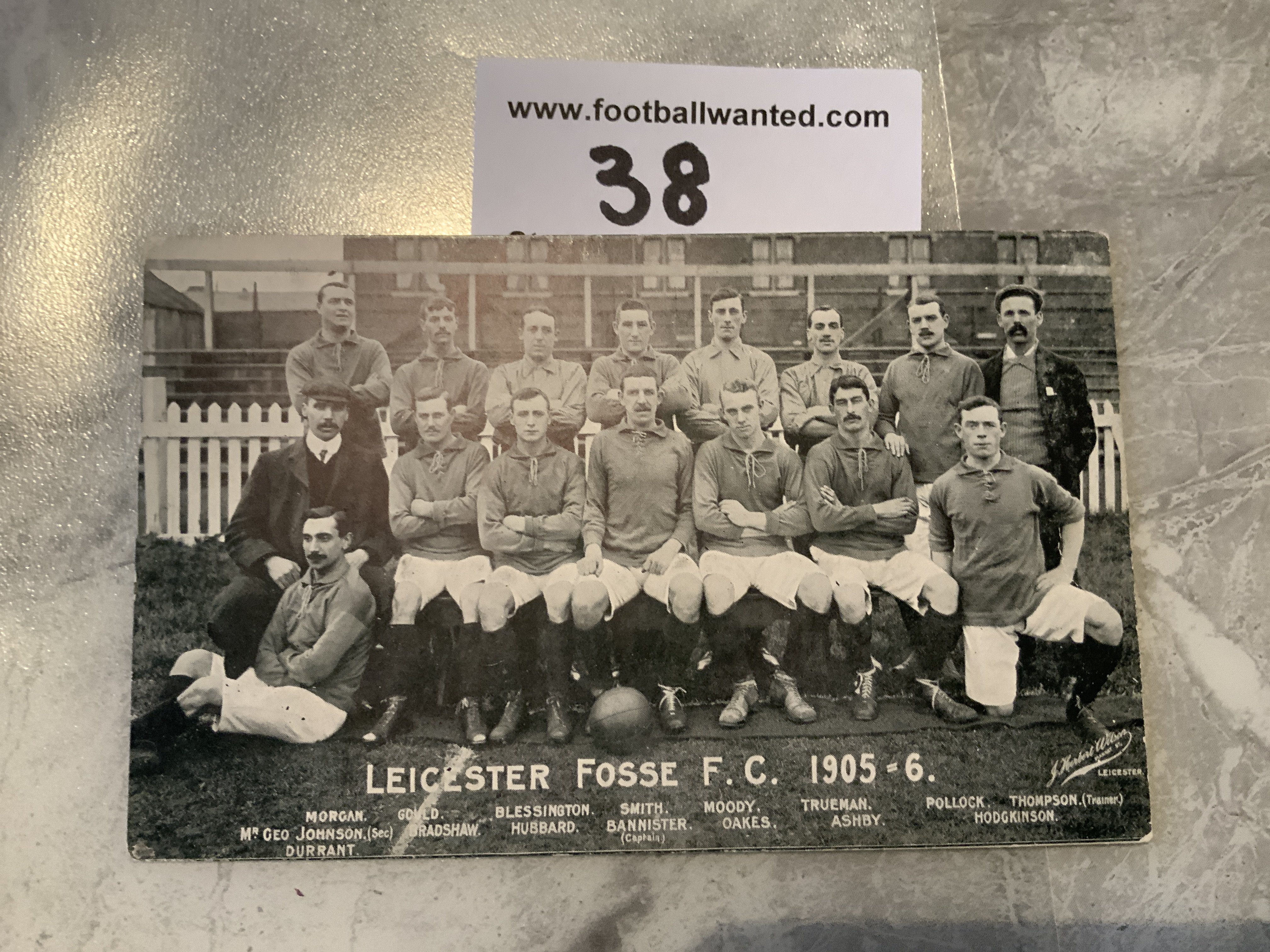 Leicester Fosse 1905/1906 Football Team Postcard: Excellent condition with no writing to rear.