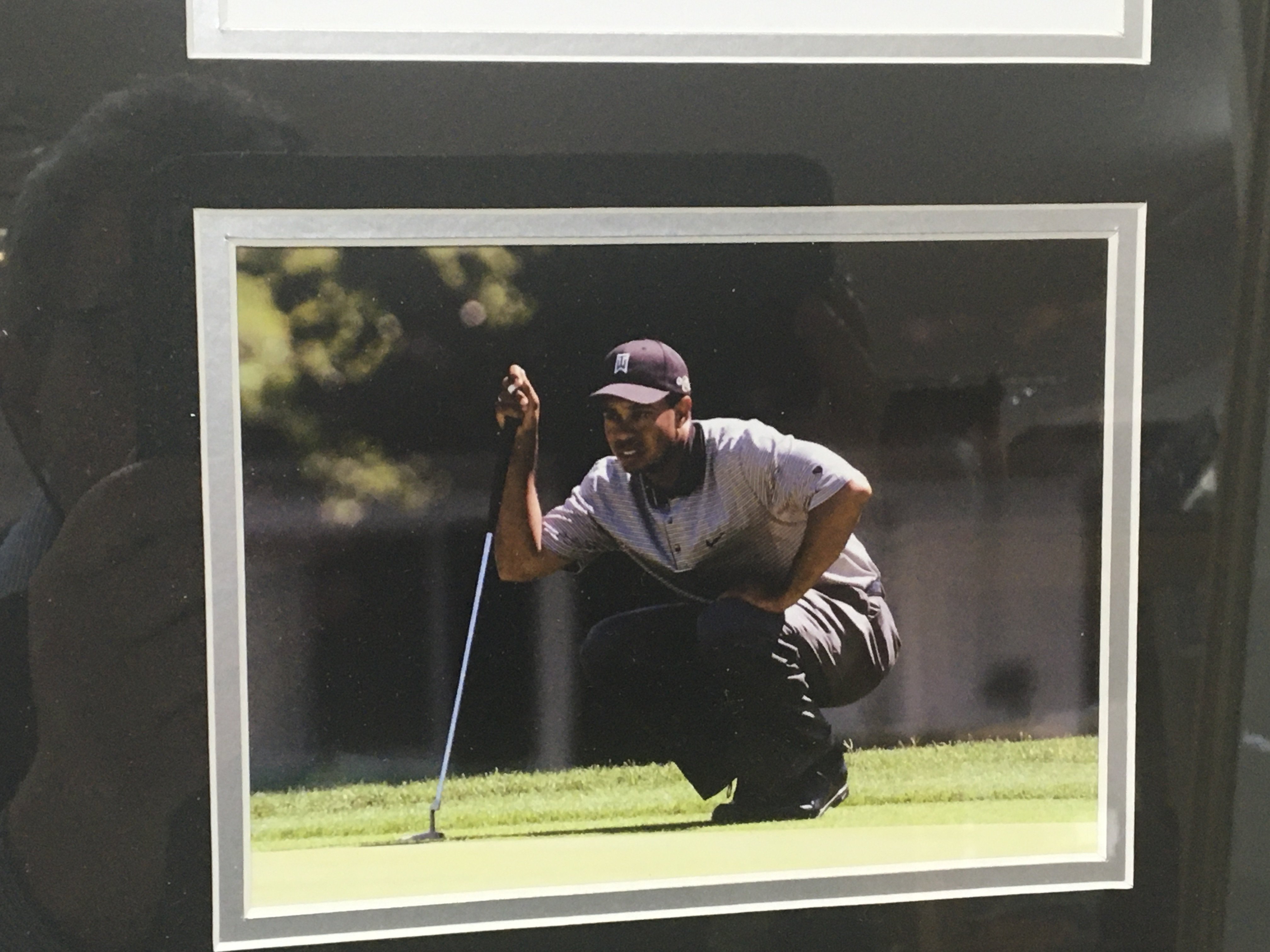 A large framed Tiger woods Golfing montage with a - Bild 3 aus 4