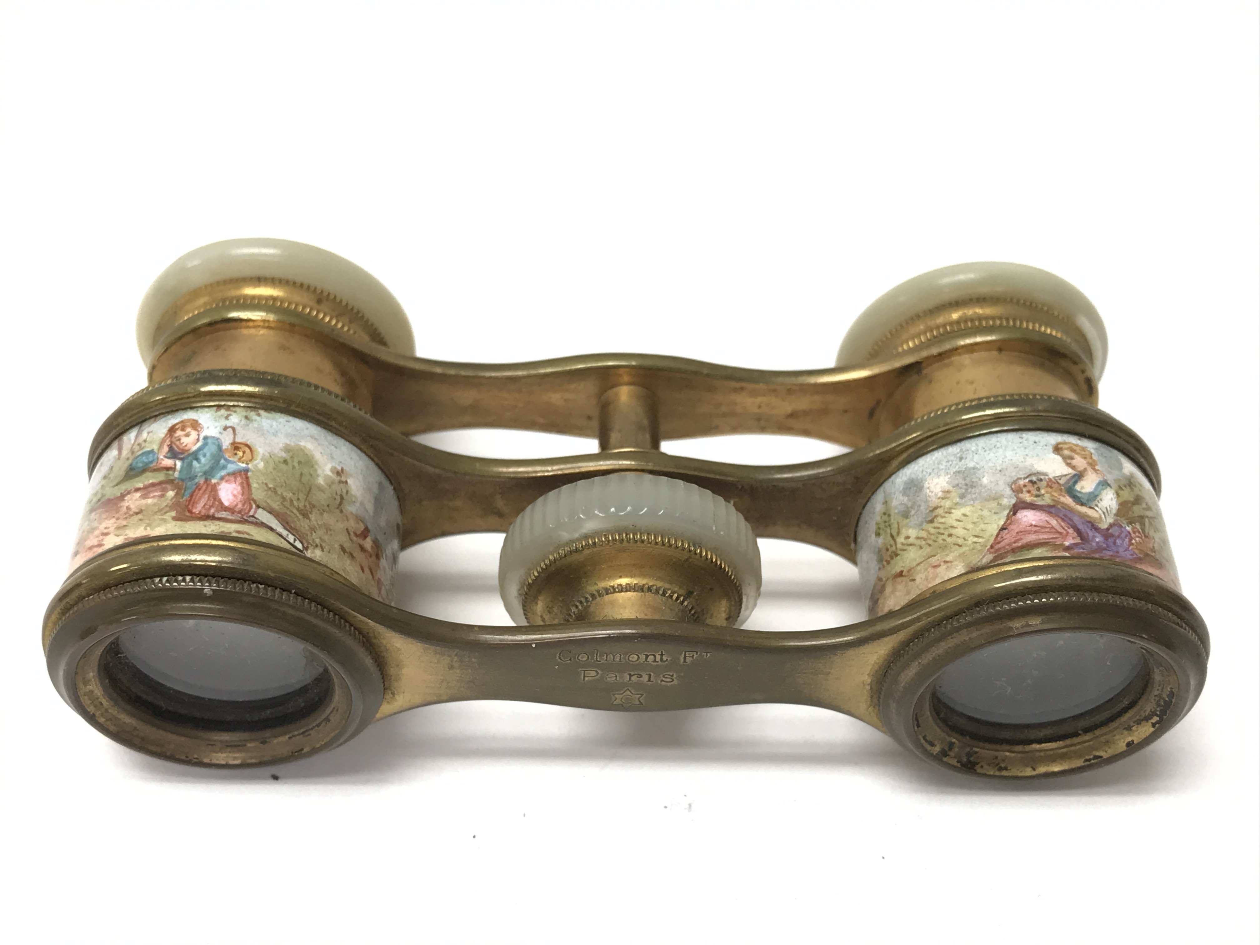 A pair of cased opera glasses, no reserve.
