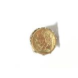 1915 half sovereign ring set in 9ct mount. Approxi