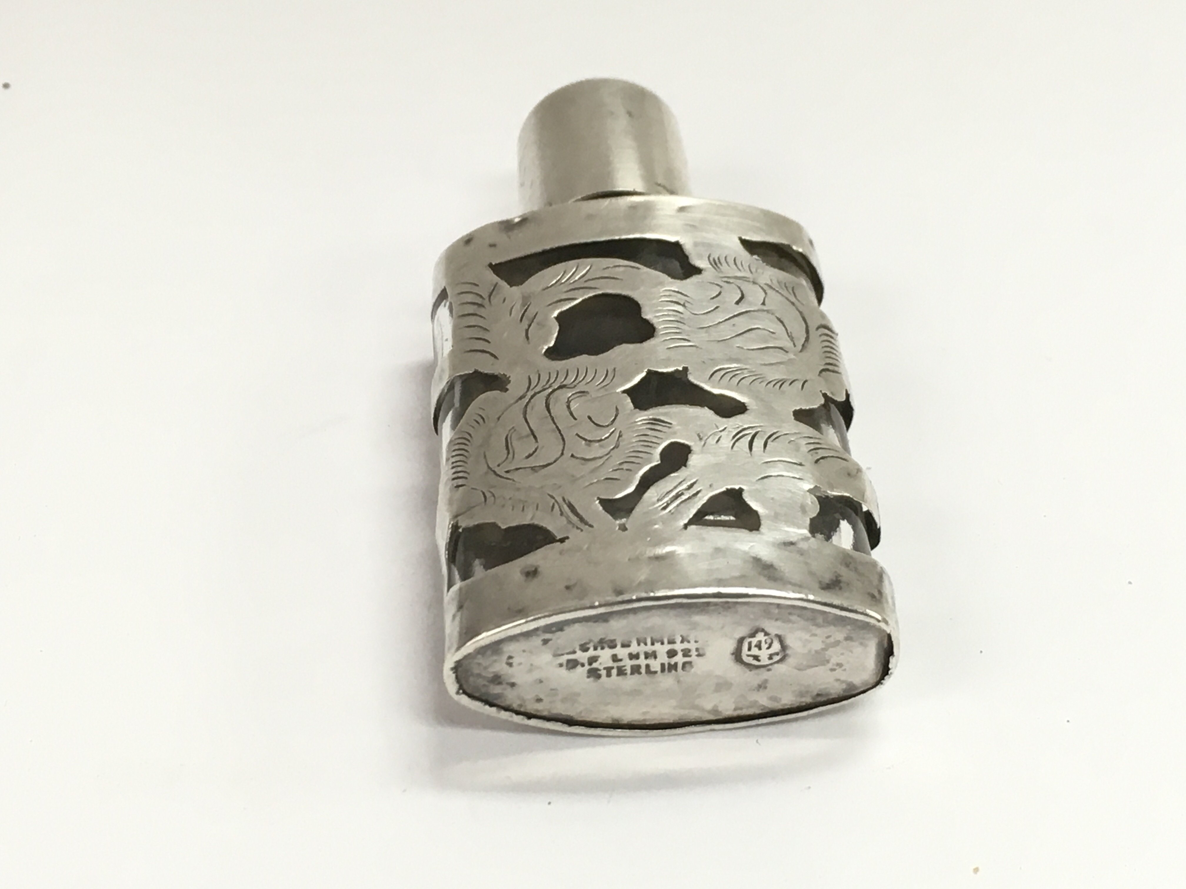 A small silver overlaid glass scent bottle impress - Image 2 of 2