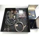 A box of silver and other Jewellery items.