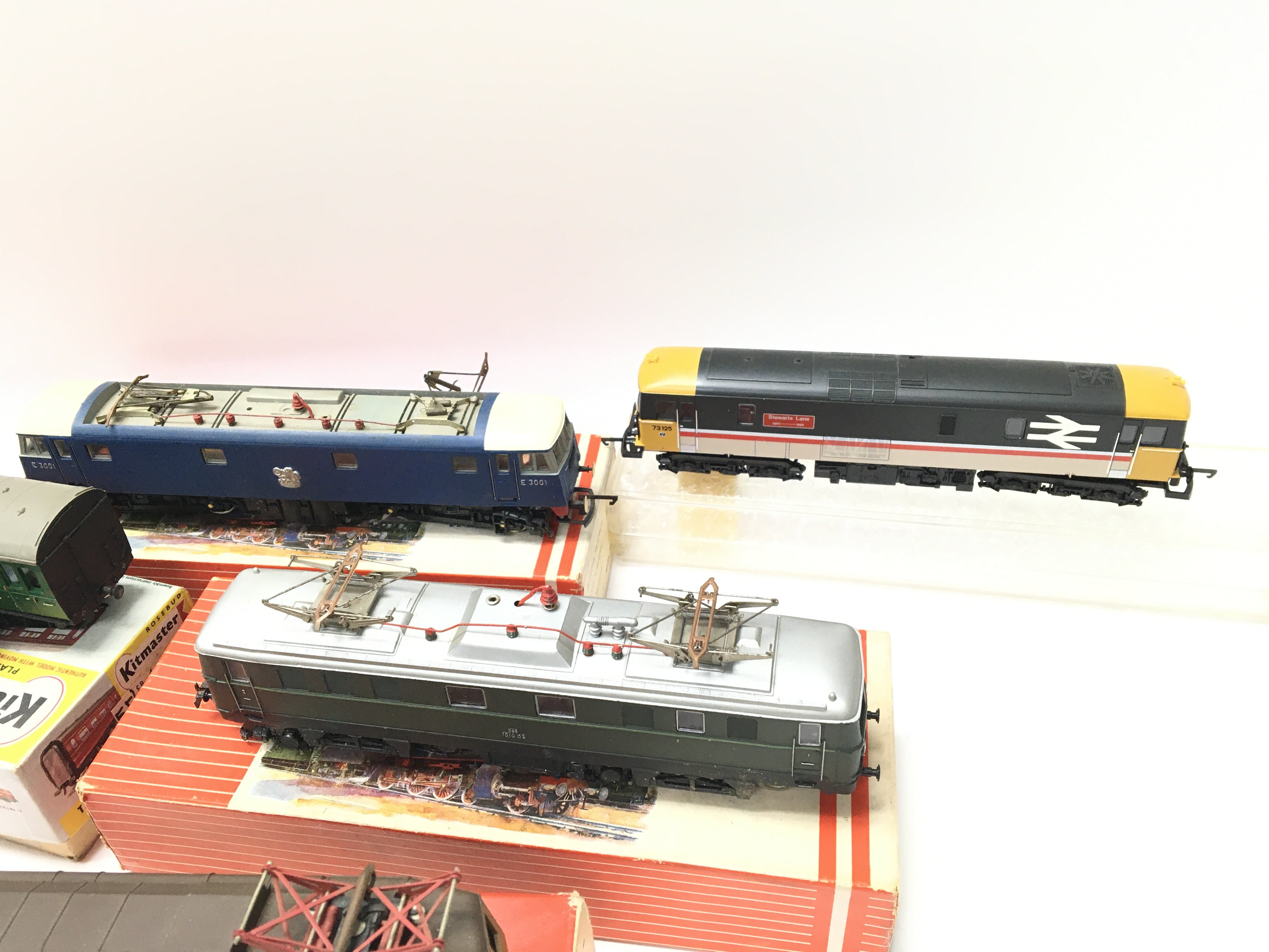 A Collection of Various 00 Gauge Locomotives. Vari - Image 2 of 3