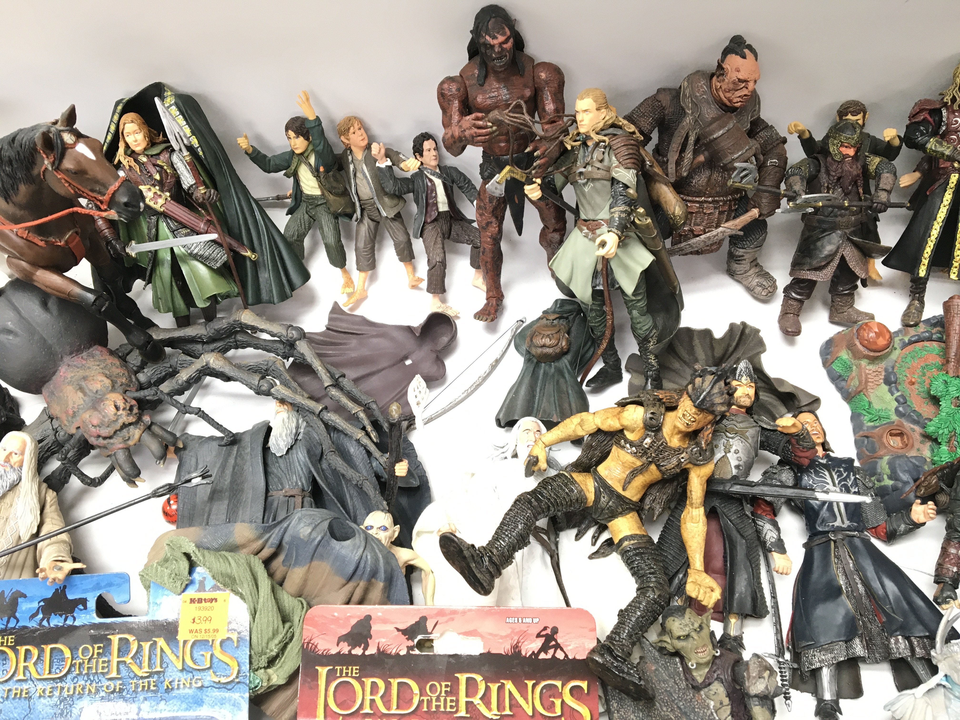 A Collection of Lord of the Rings Figures some box - Image 2 of 3