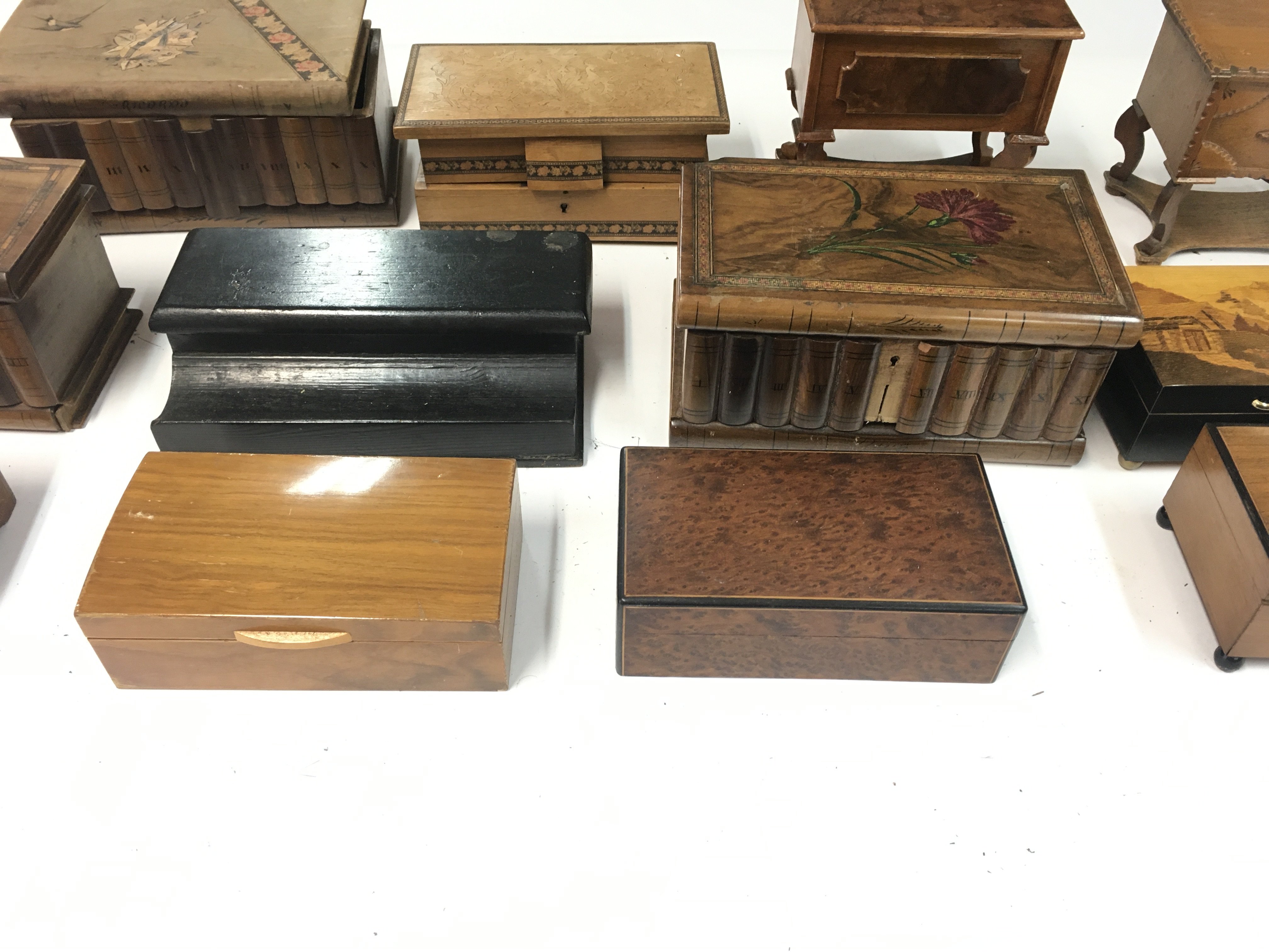 A collection of various music boxes and trinket bo - Bild 4 aus 4