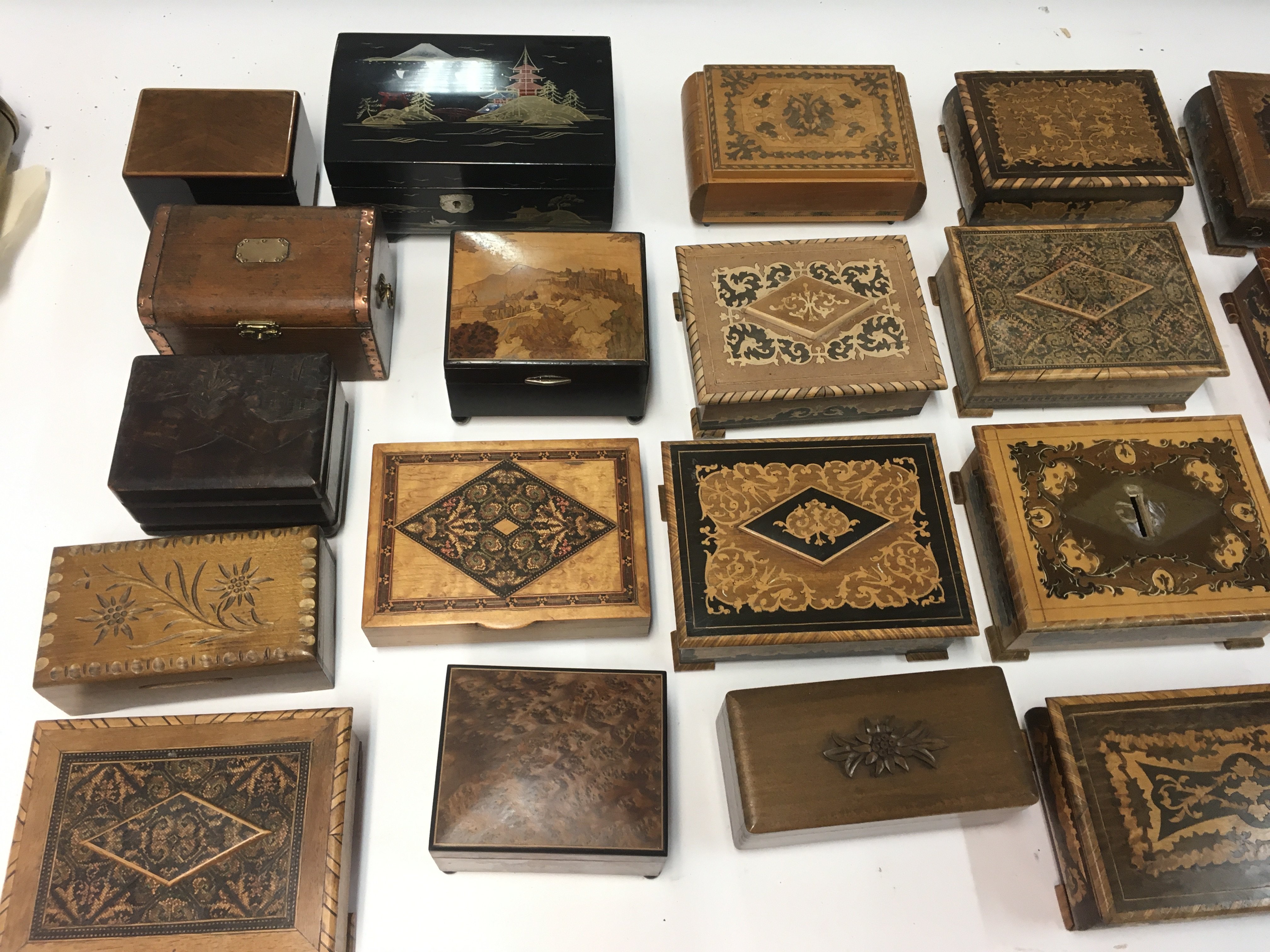 Large collection of various music boxes and trinke - Image 2 of 4