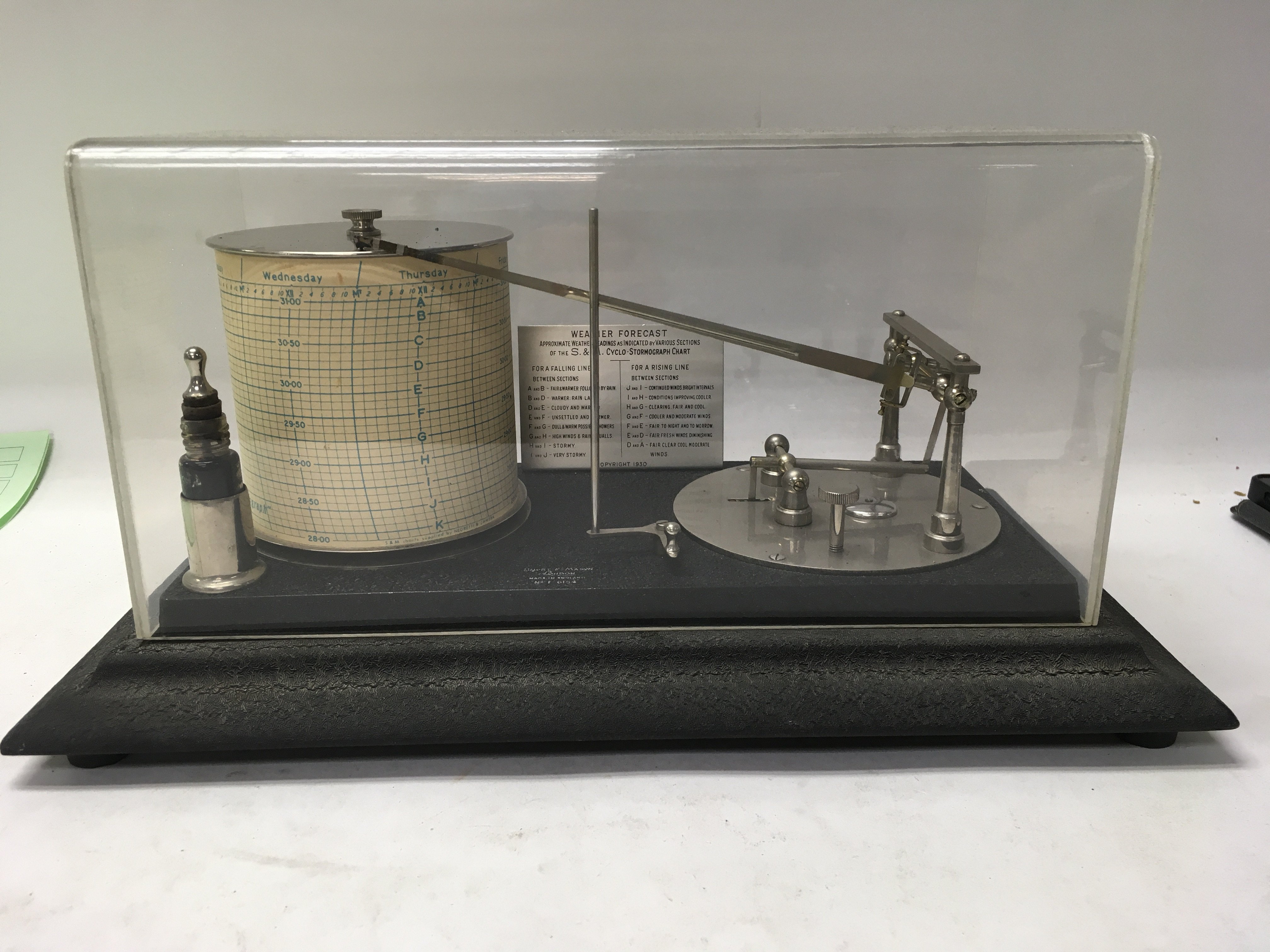 A short and Mason barograph .