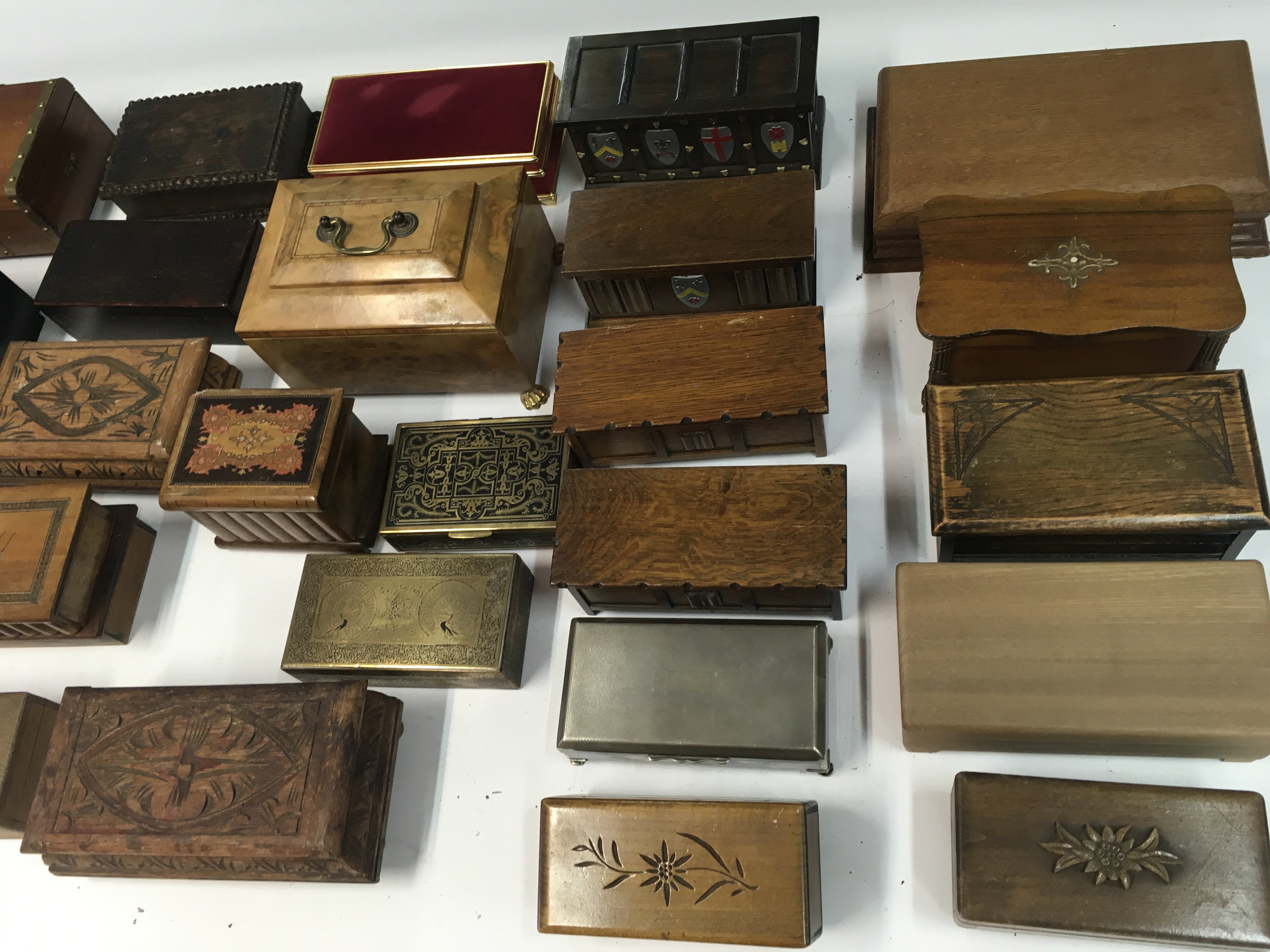 A collection of various music boxes and trinket bo - Bild 3 aus 4