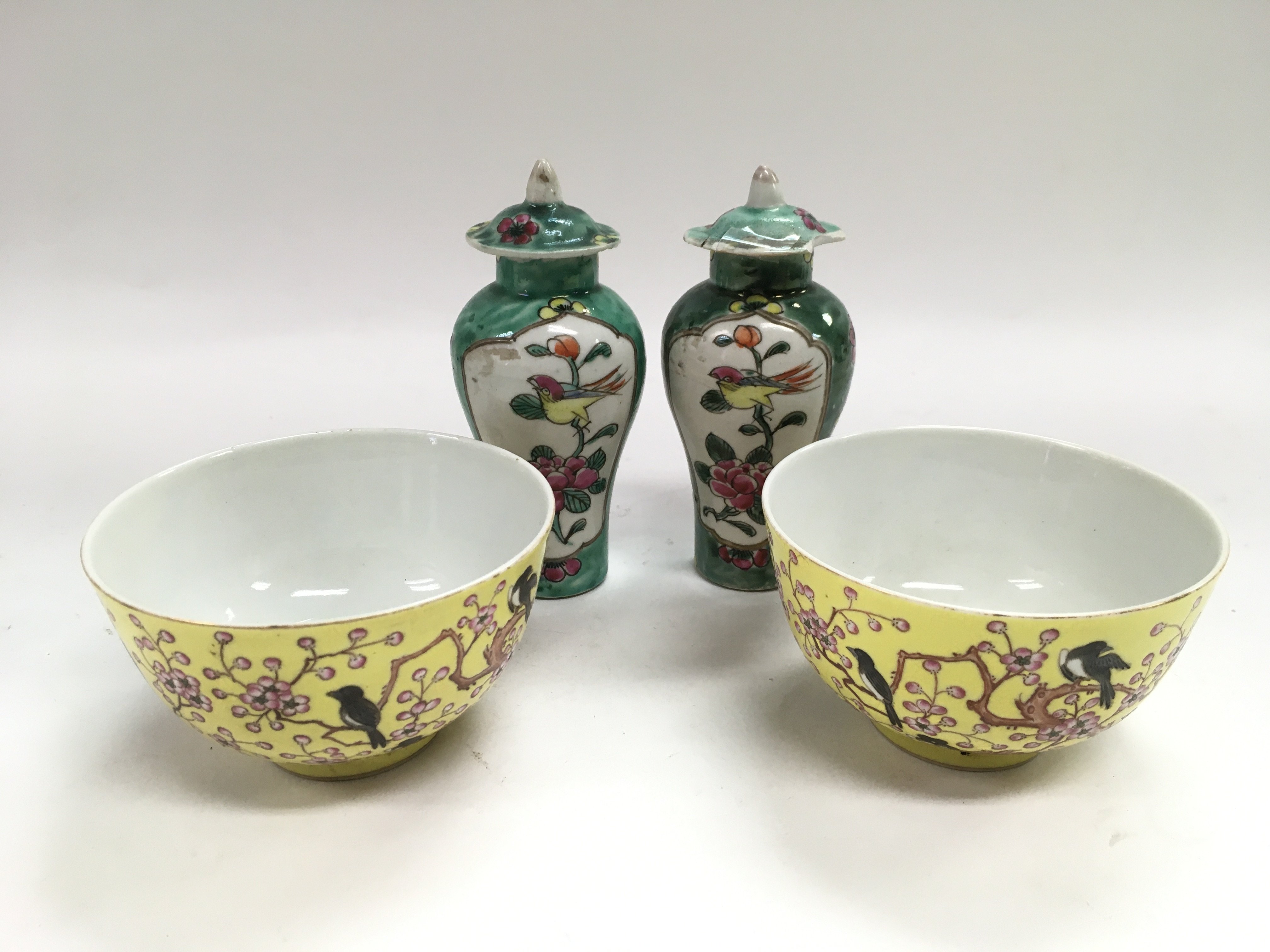 A pair of famille juane bowls, approx diameter 10c