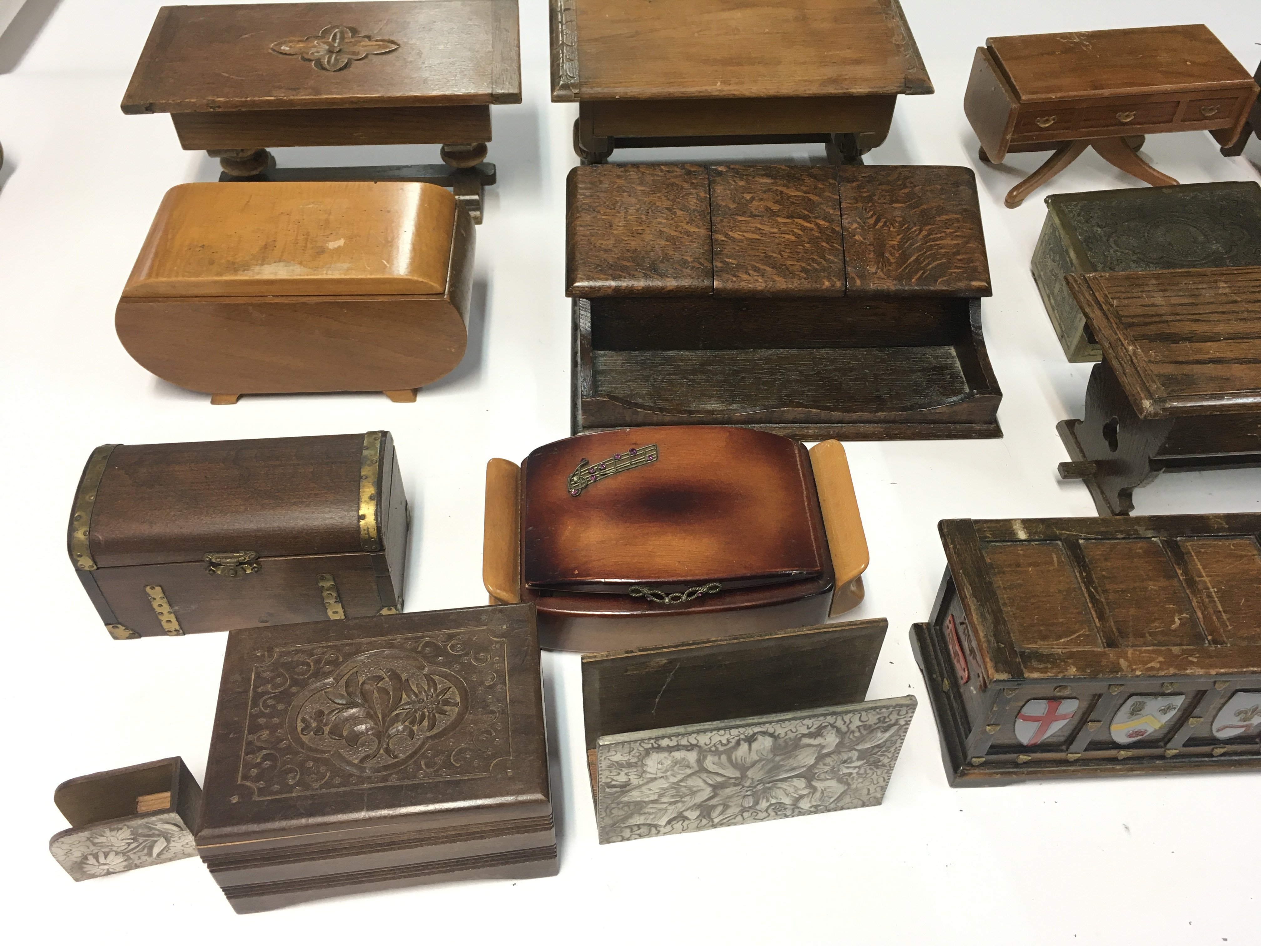 A collection of various music boxes and trinket bo - Bild 2 aus 3