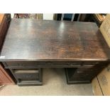 NO RESERVE - A 1930s oak pedastal desk.