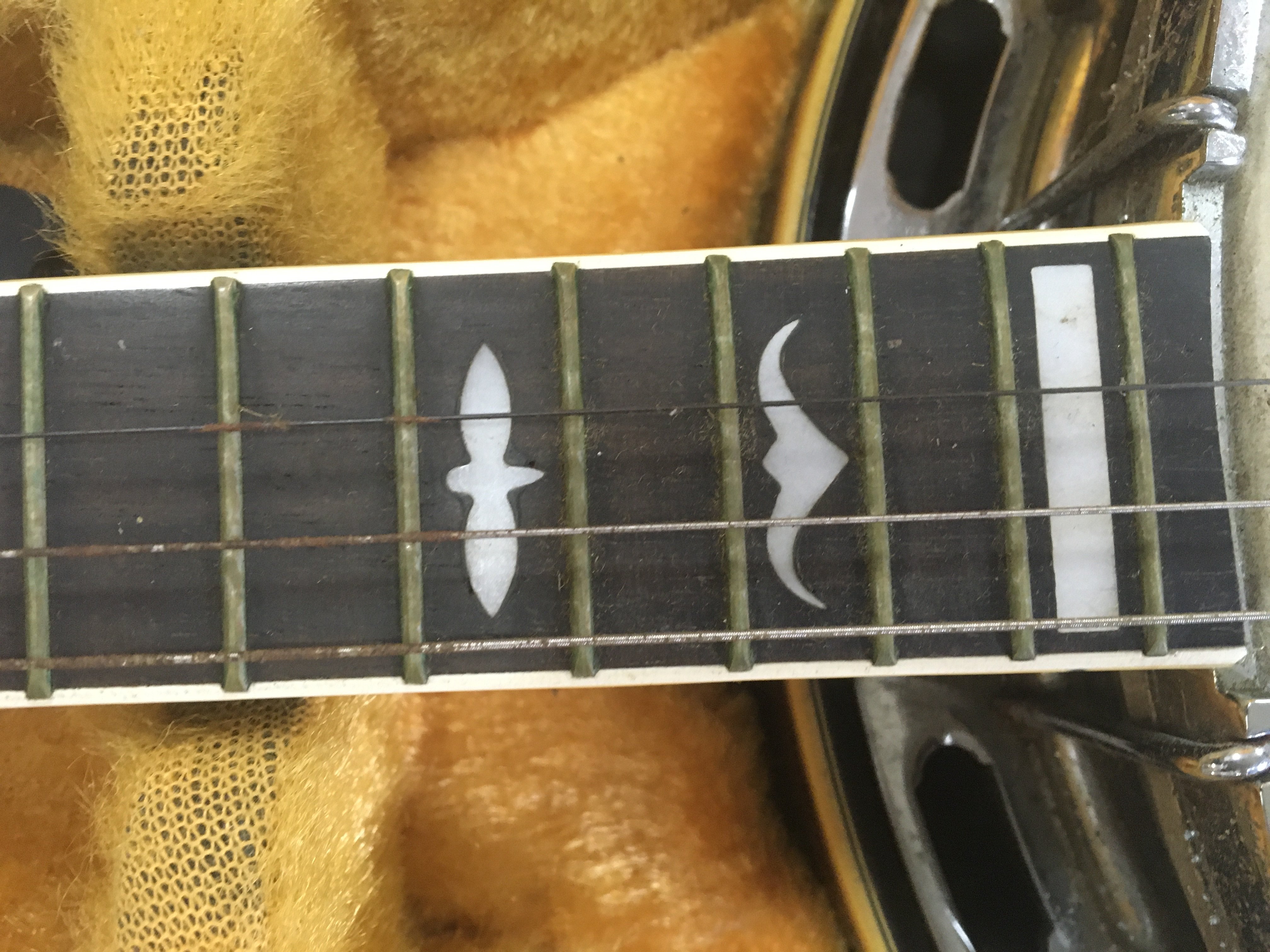 A cased four string banjo - Bild 4 aus 5