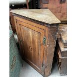 NO RESERVE - An inlaid oak corner unit circa early