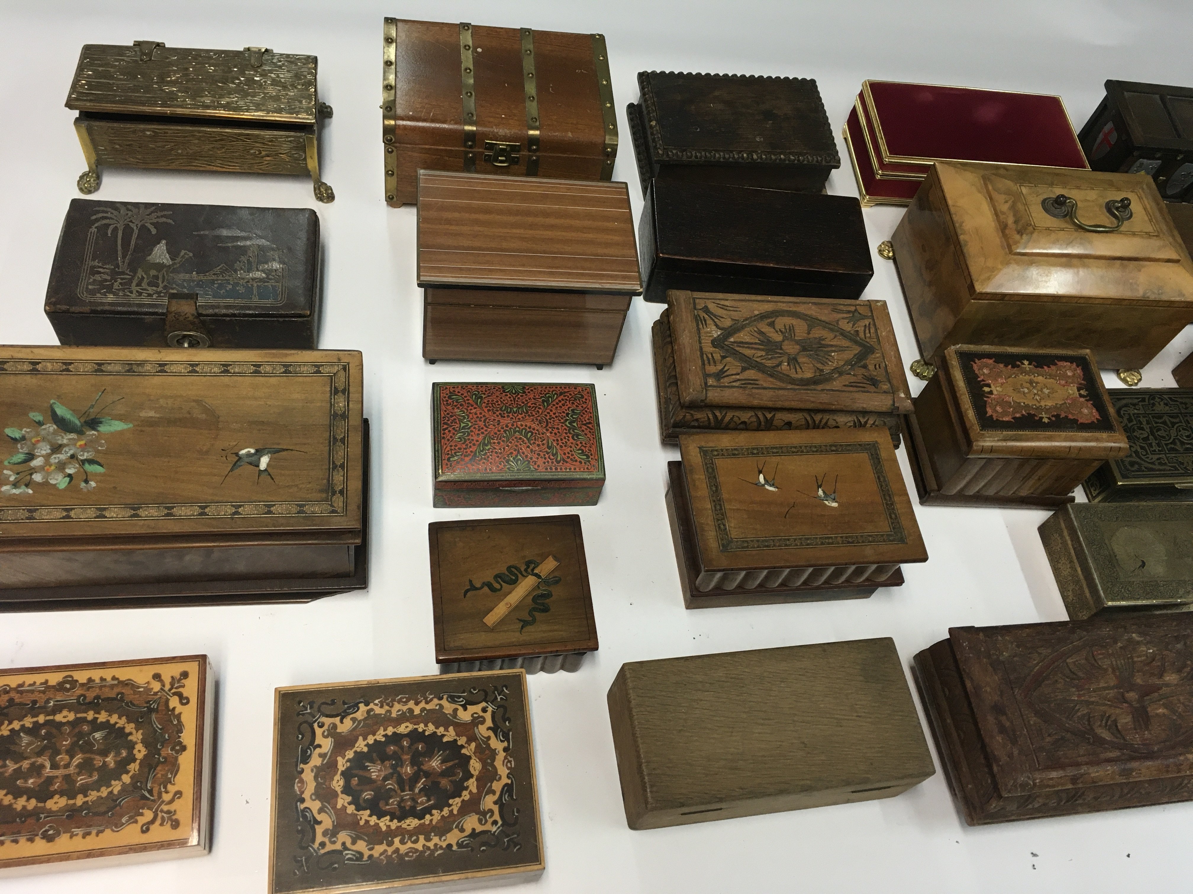 A collection of various music boxes and trinket bo - Bild 2 aus 4