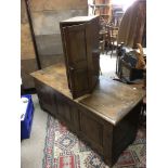 NO RESERVE - An oak chest