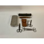 A collection of vintage grooming/shaving items, including a Rolls Razor. No reserve.