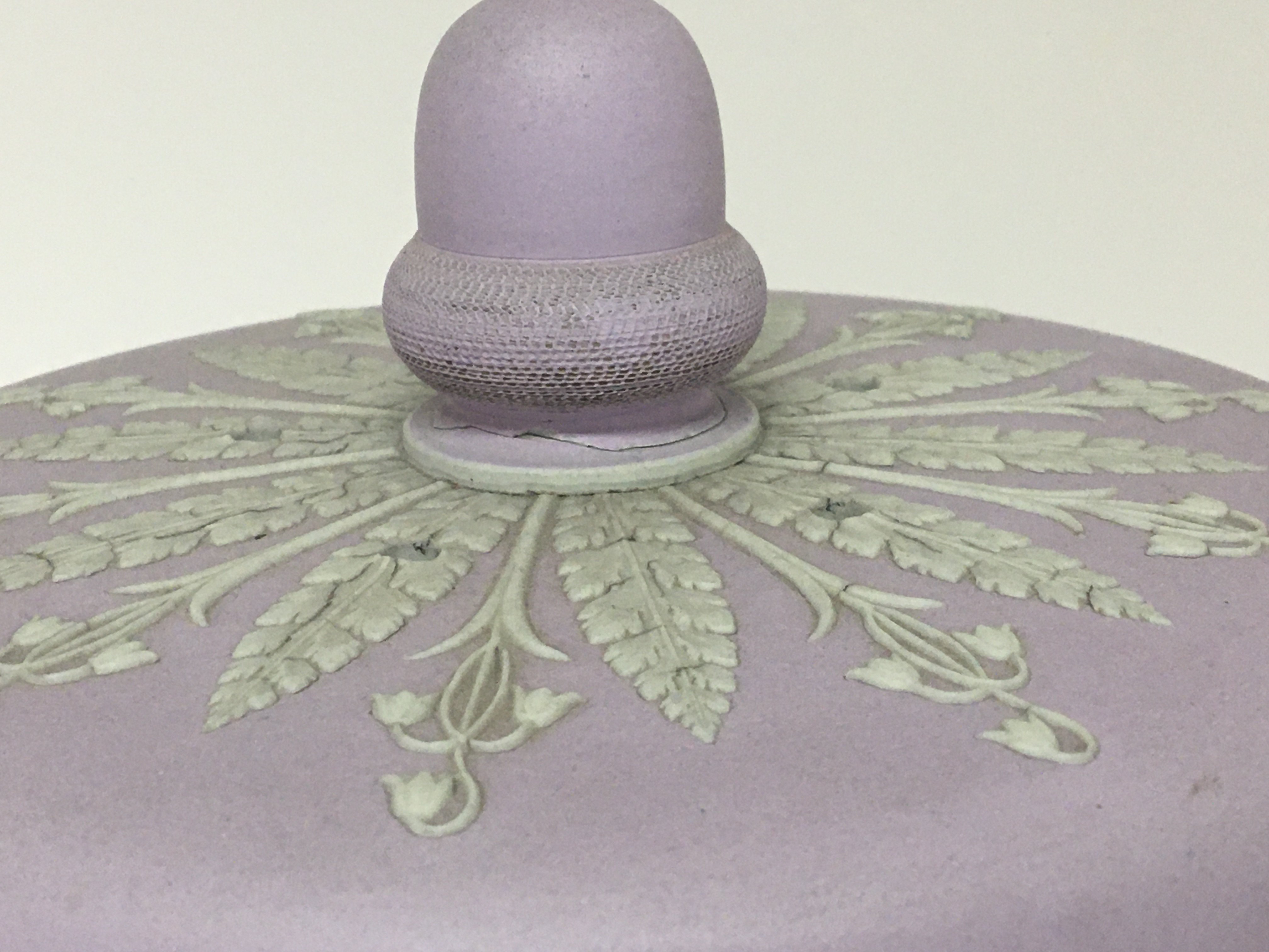 A 19th Century Wedgwood cheese dish in lilac colo - Image 2 of 3