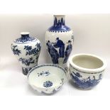 Four blue and white ceramic items comprising a vas
