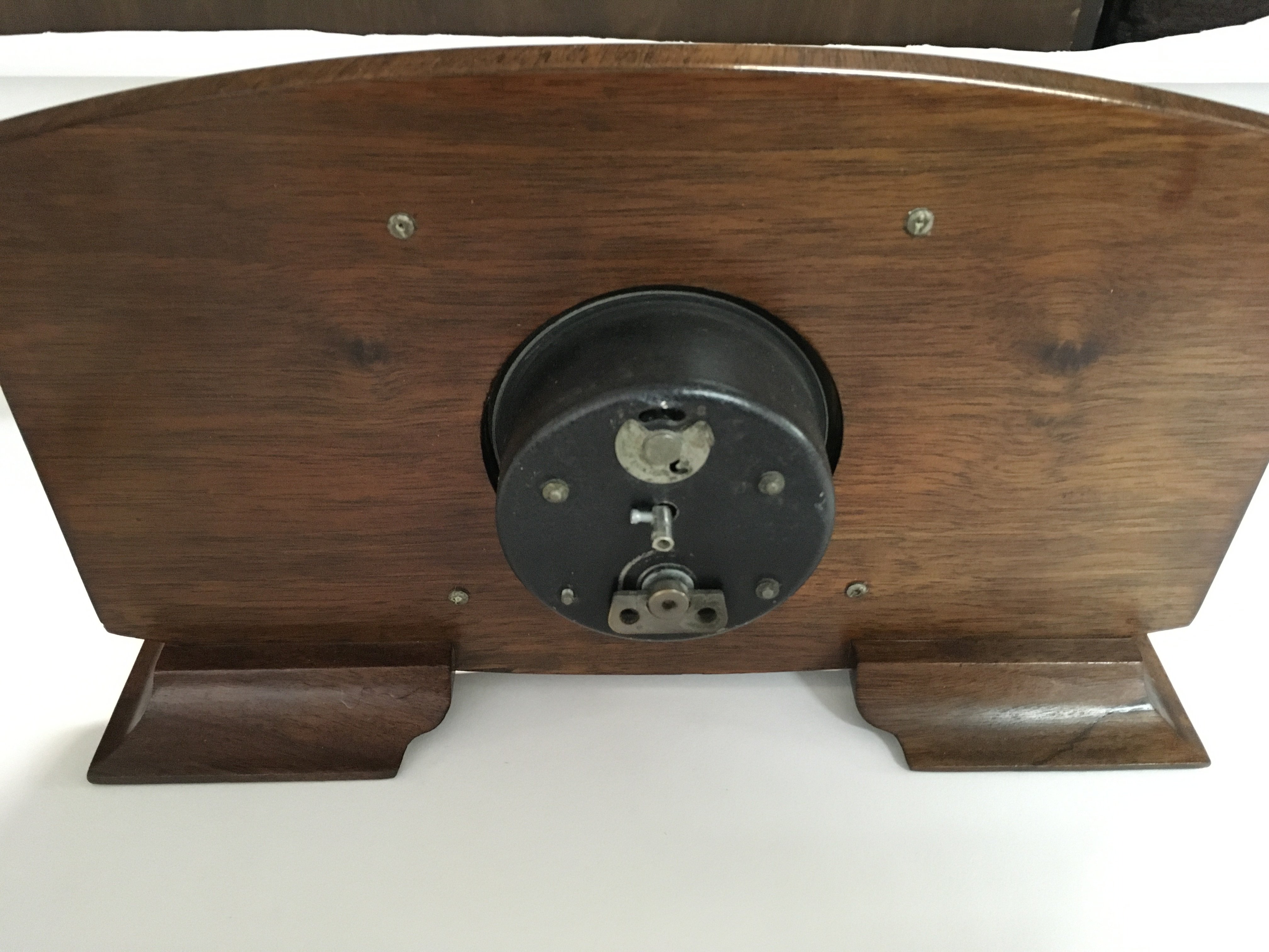 A 1930s Walnut Veneer Mantle Clock NO RESERVE - Image 3 of 3