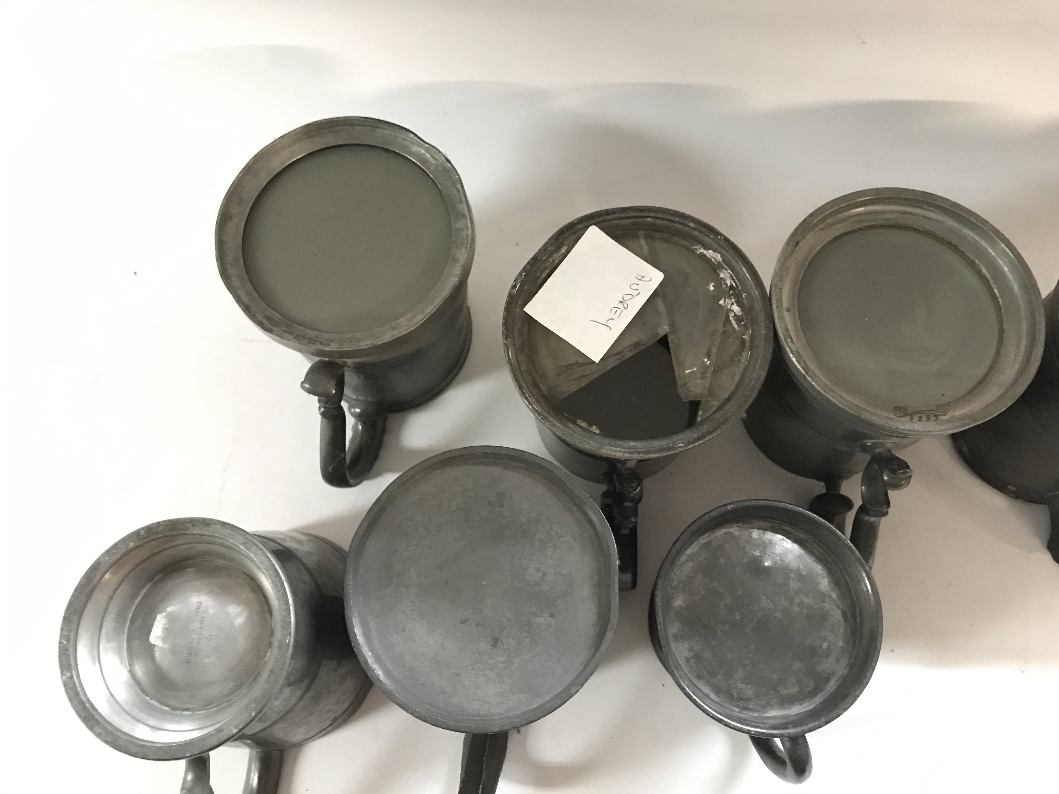 Collection of 19th century and earlier pewter mugs - Image 4 of 5