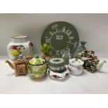 A small collection of collectors ceramics includin