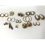 13 pairs of Gold earrings. Approx 22.4g