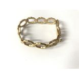 9ct gold flat back bracelet. Approx 11.3g