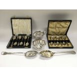 Two cased sets of silver spoons, two silver plated