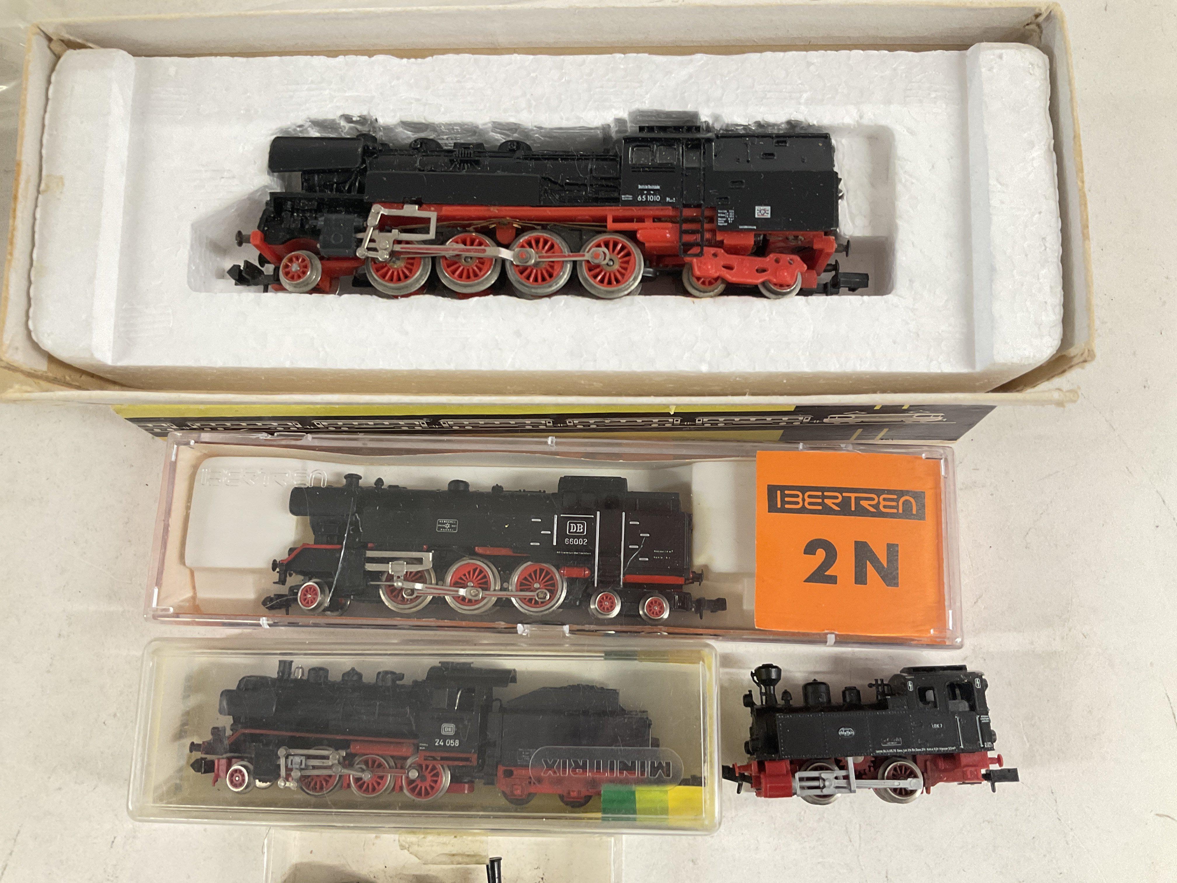 A Collection of N Gauge Locomotives Including 2 X ibertren Locos. 2 X Minitrix and a Fleischmann. - Bild 2 aus 3