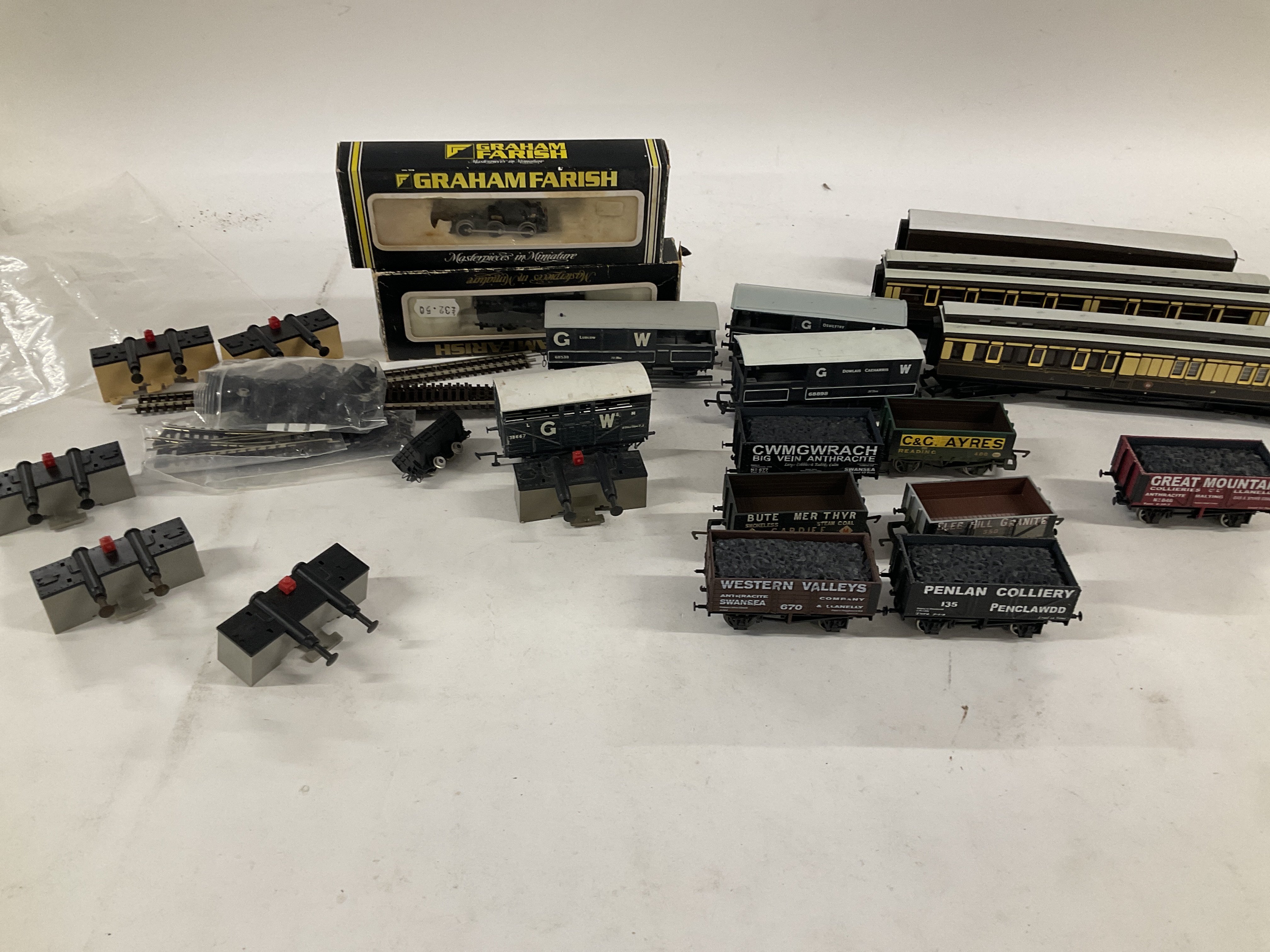 Collection comprising mainly 00 gauge wagons and coaches and various spare parts also 2x packs of