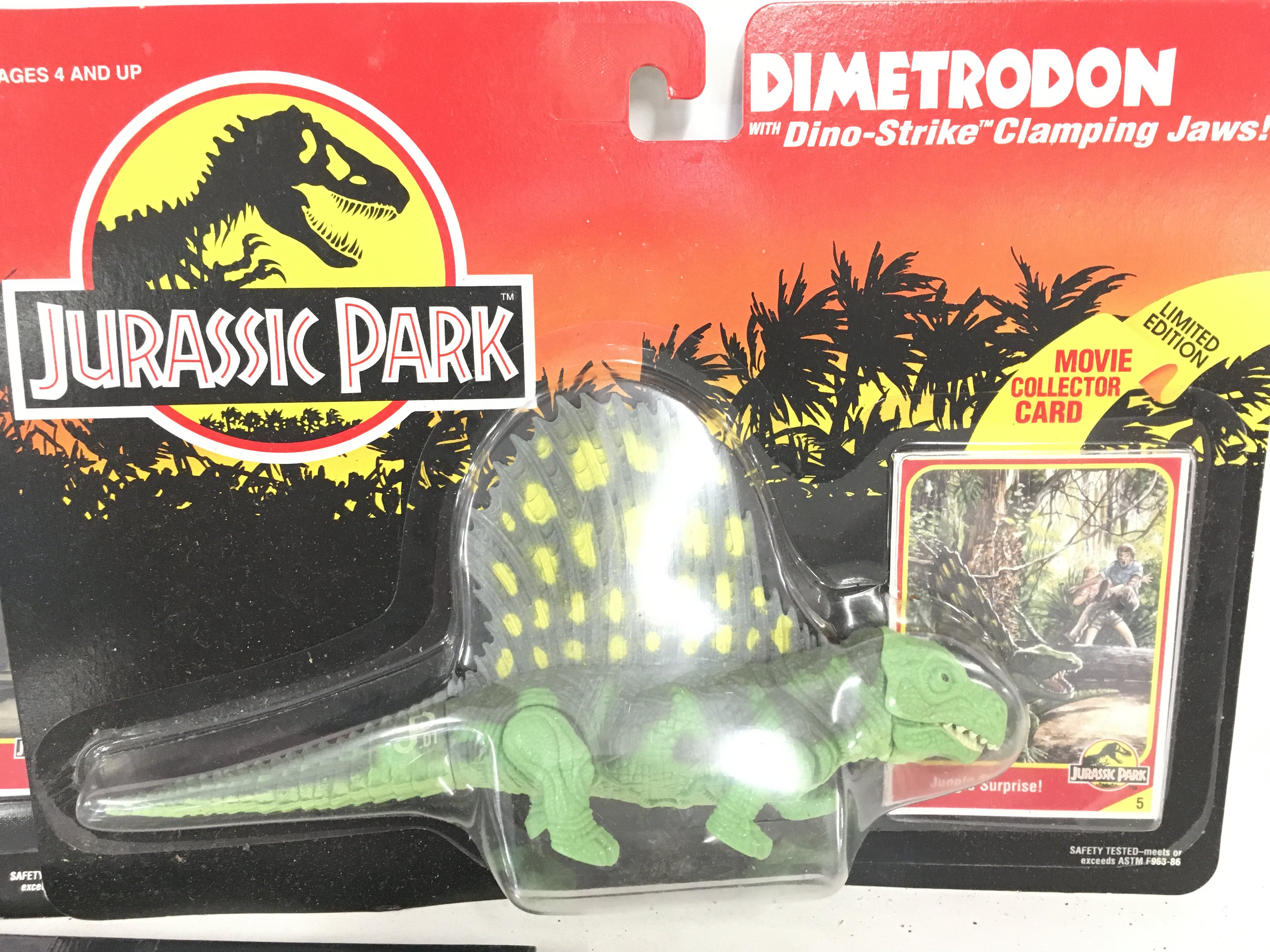 2 Carded Jurassic Park Figures and a sealed Annual - Image 2 of 3