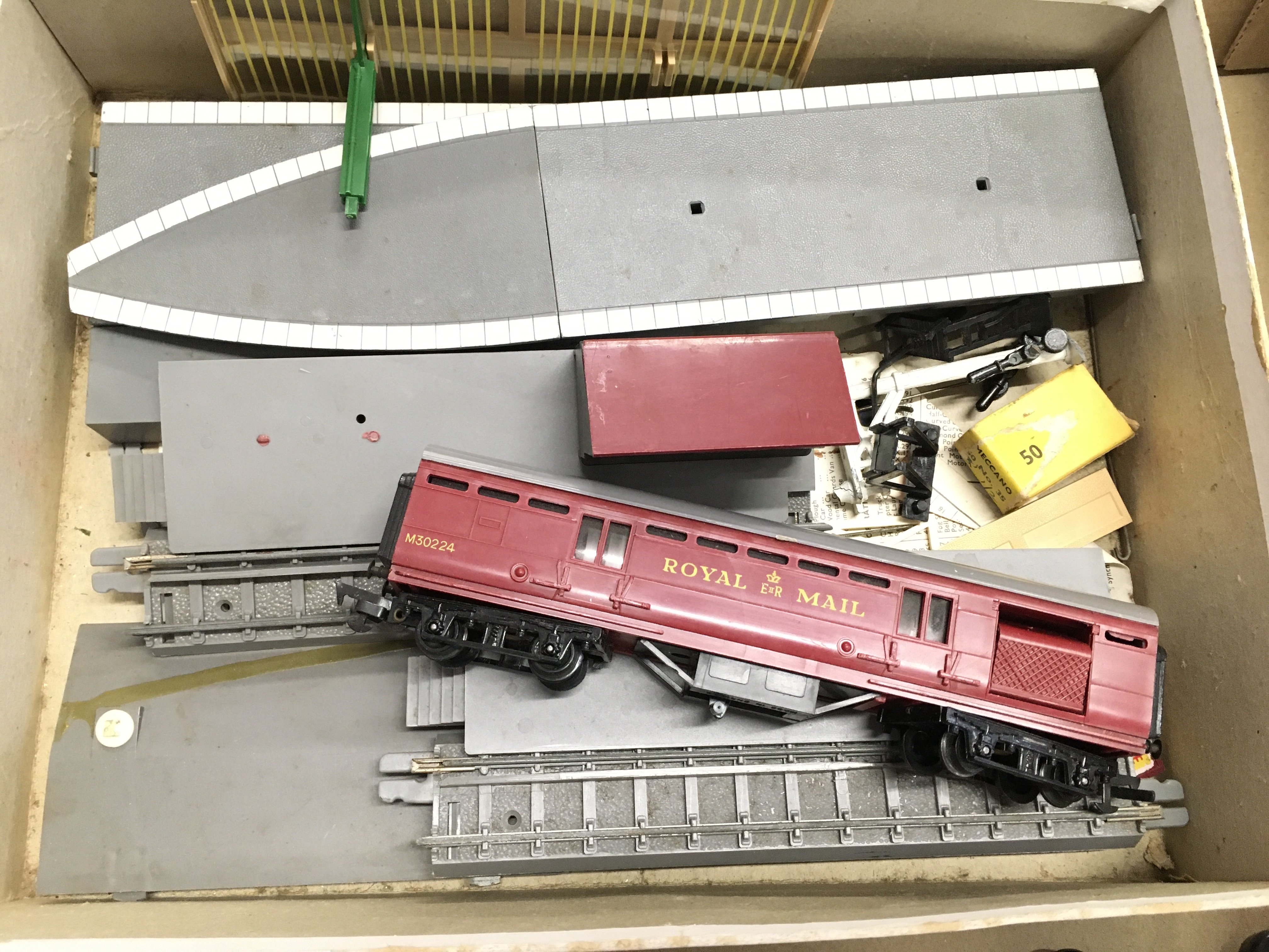 A Collection of 00 Gauge Locomotives. Rolling stoc - Image 4 of 6