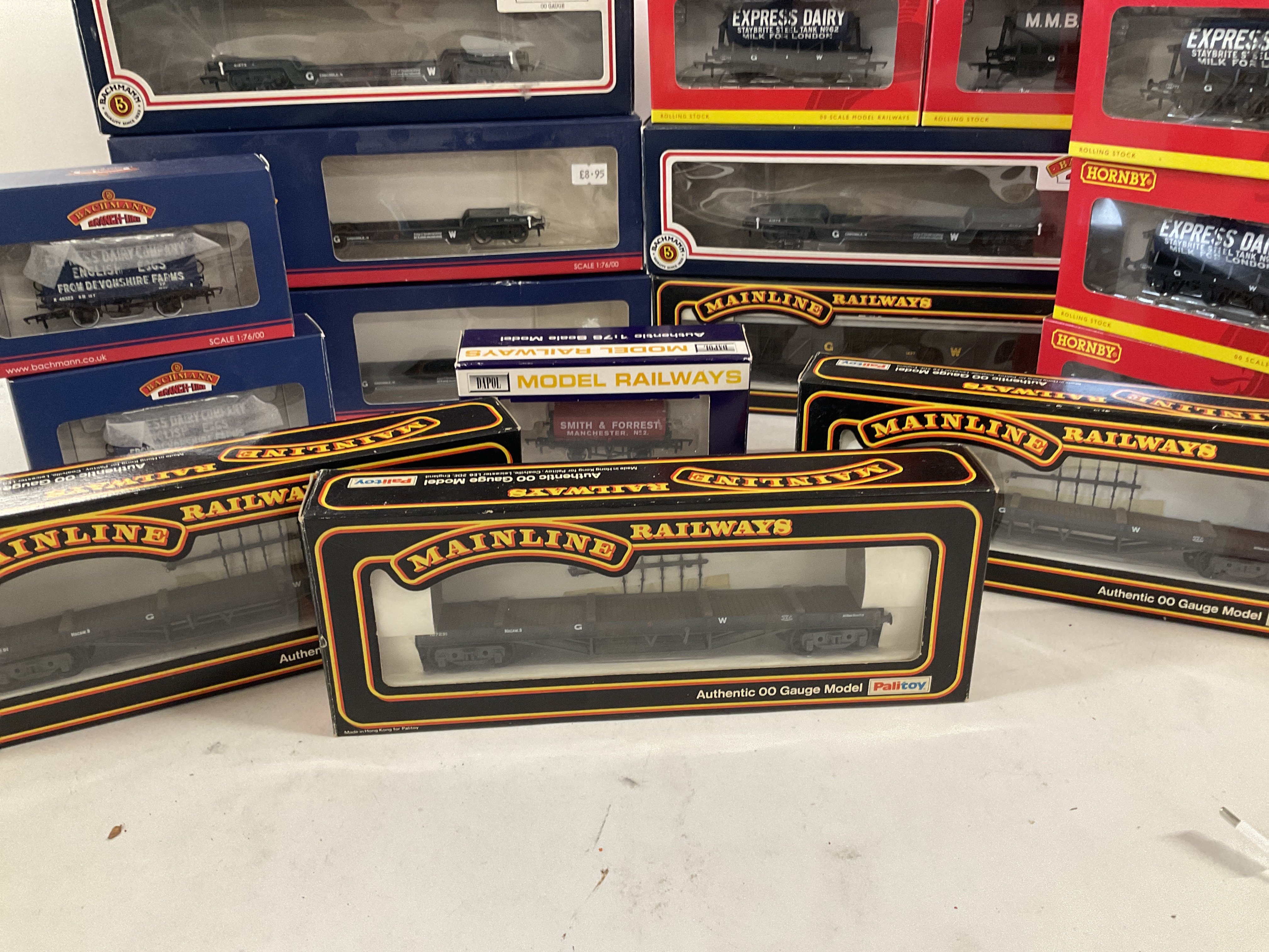 A Box Containing 00 Gauge Rolling Stock including Bachmann. Mainline and Hornby. All boxed. - Image 4 of 4