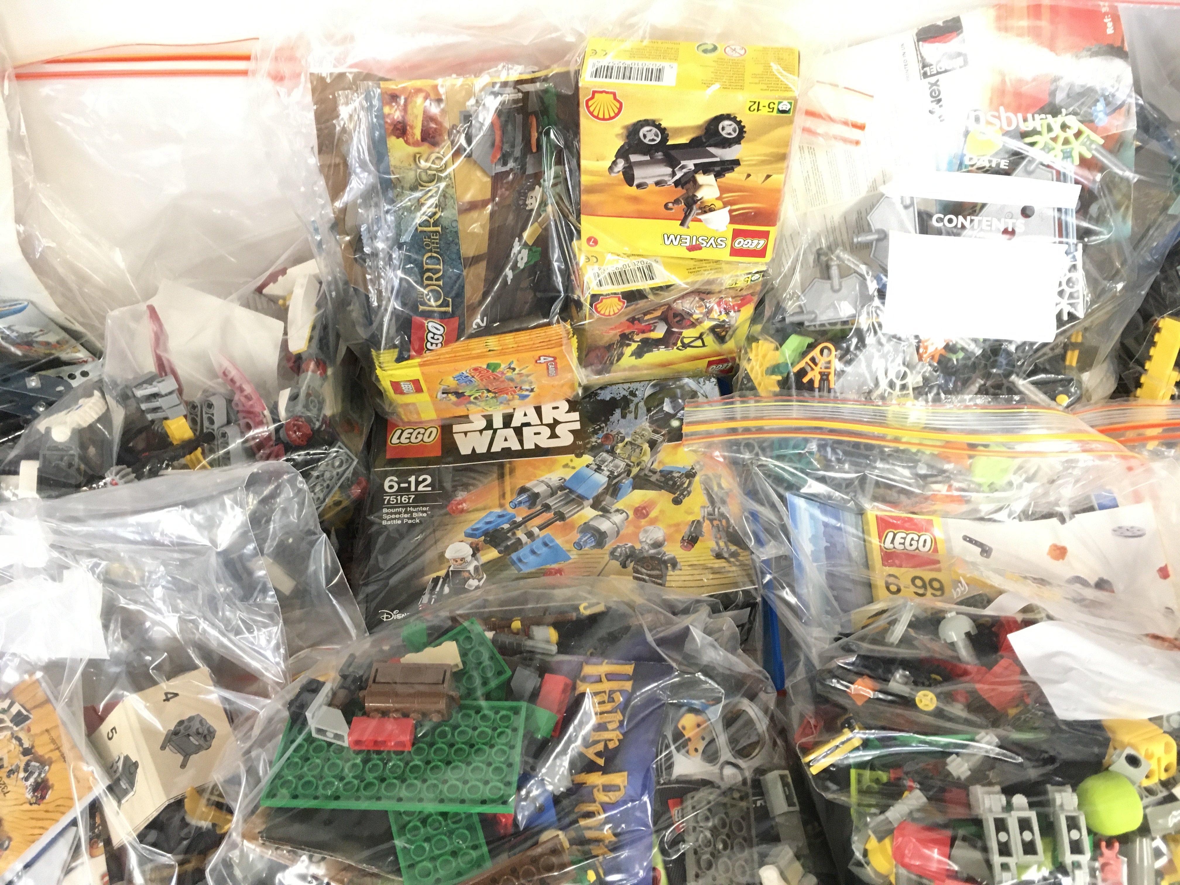 A Box Containing A Collection of Lego including Ha - Bild 2 aus 5