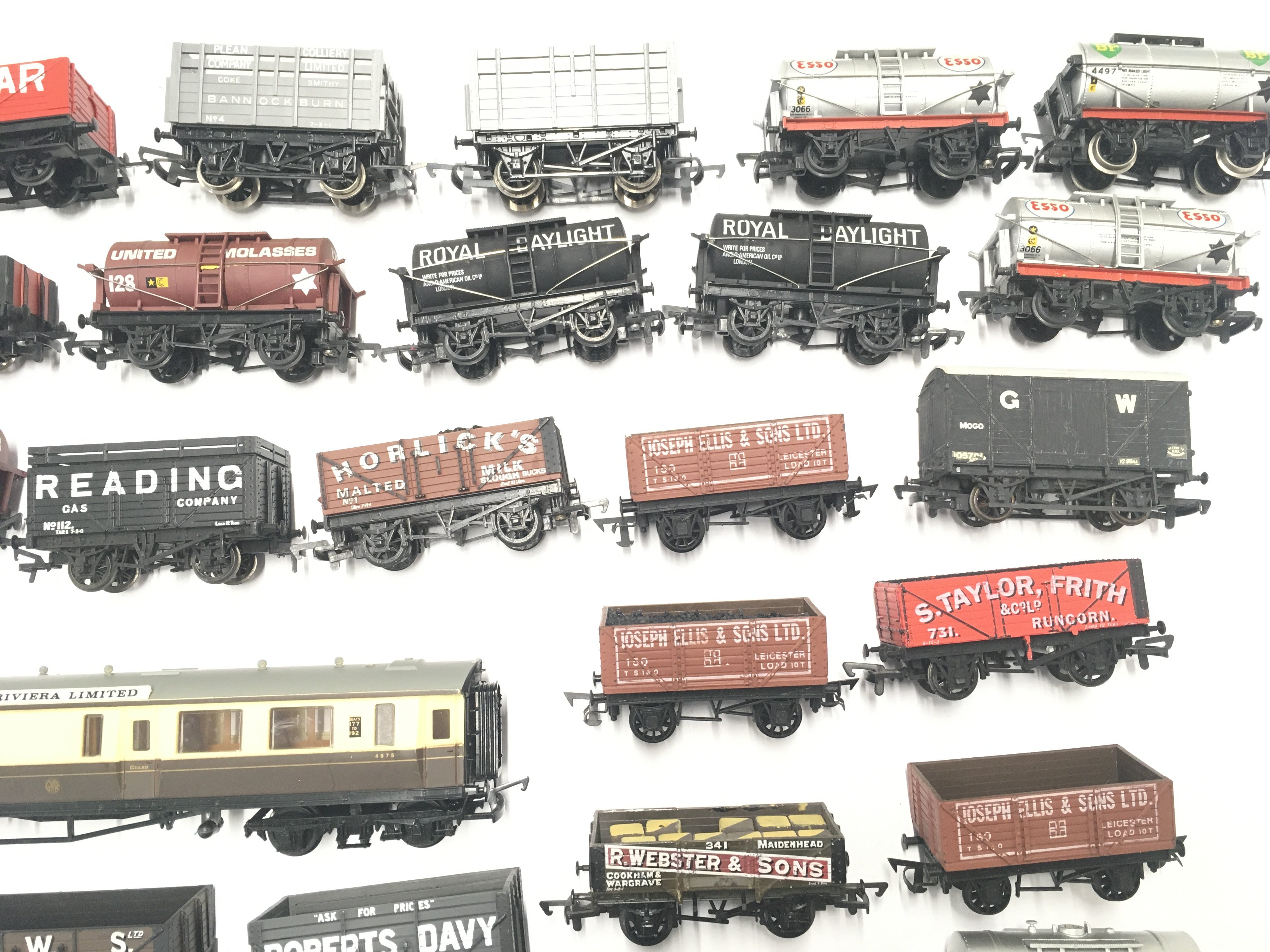 A Box Containing a Collection of mostly 00 Gauge Rolling Stock. - Image 3 of 5