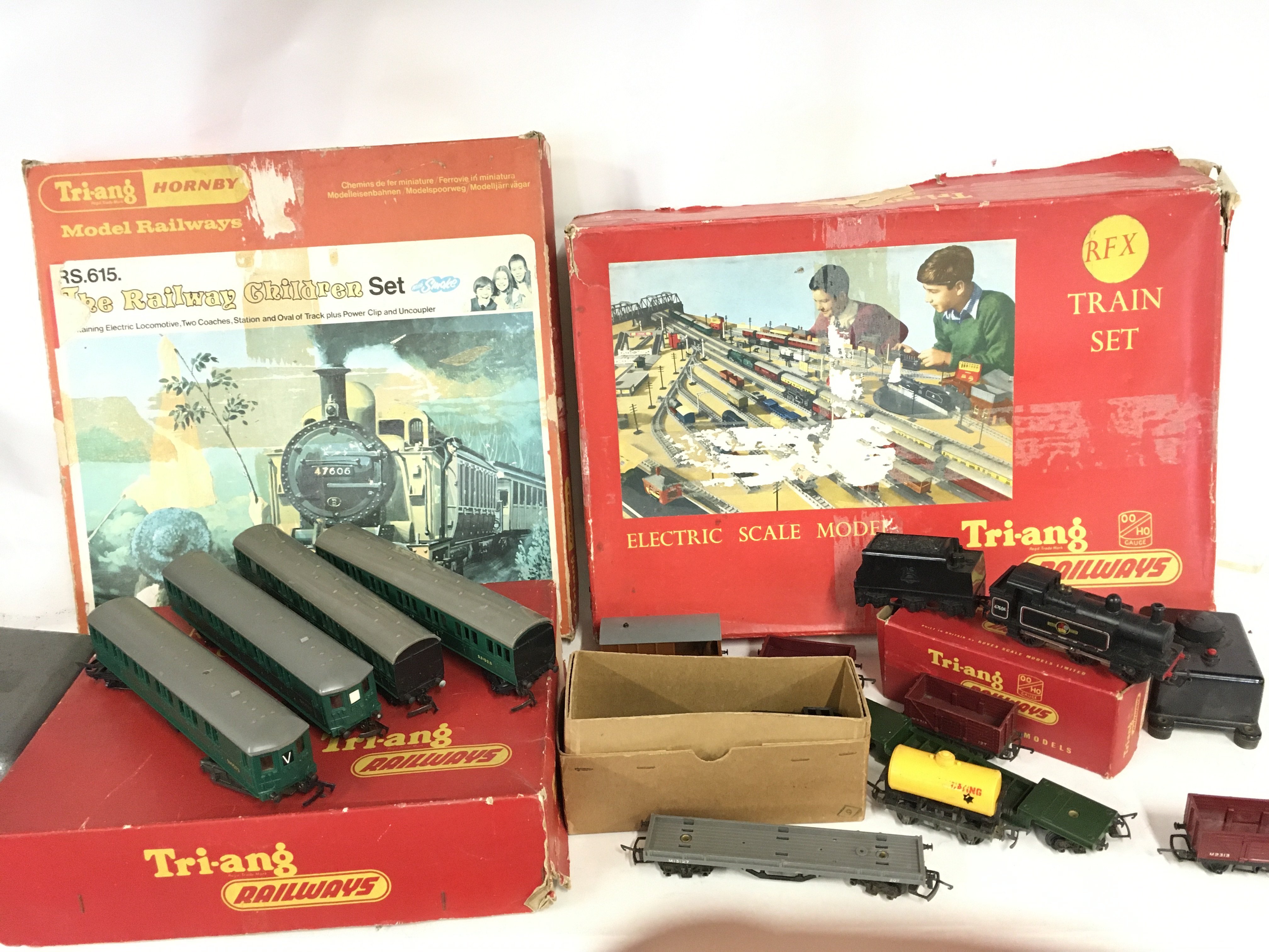 A Collection of 00 Gauge Locomotives. Rolling stoc