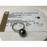 A 9K white gold and Tahitian black Pearl ring inse