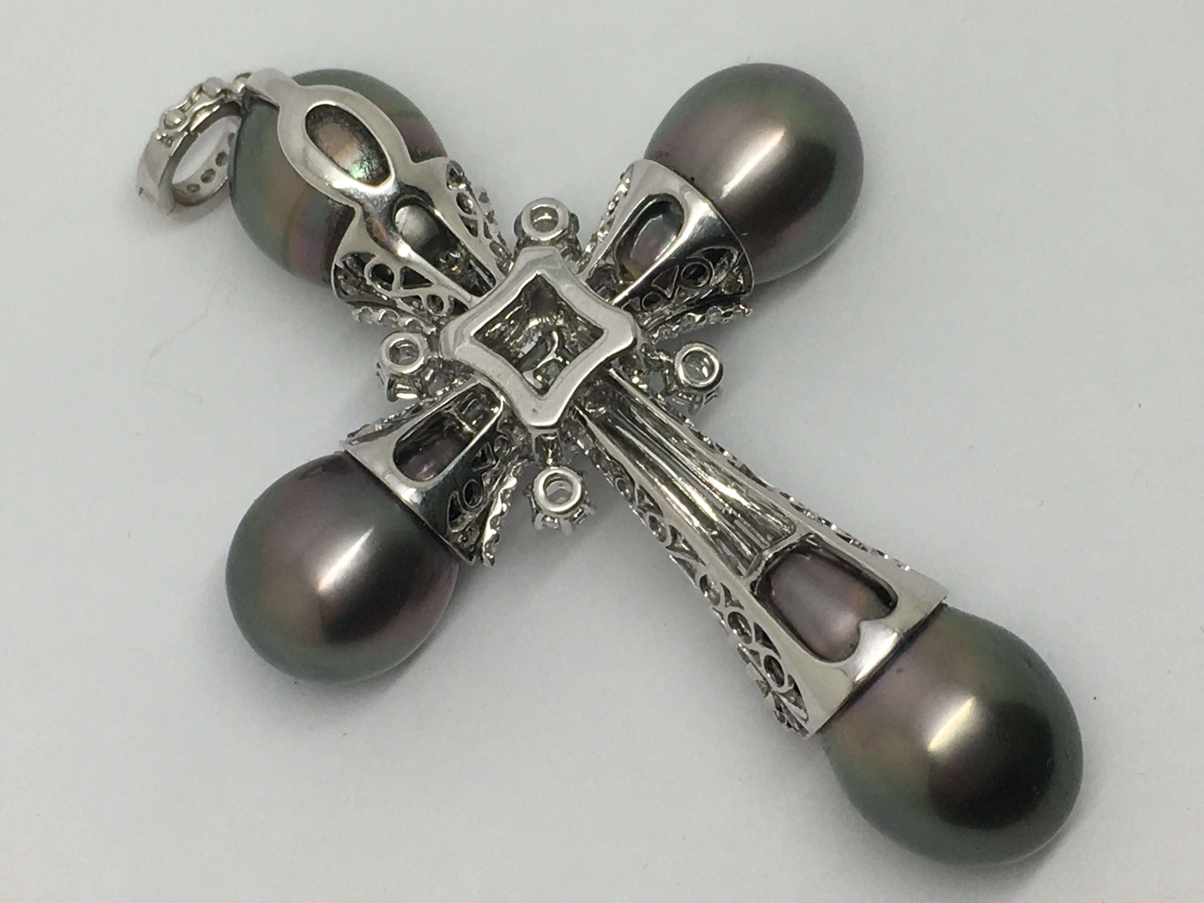 A quality diamond and Tahitian pearl cross pendent - Image 3 of 3