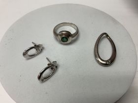 A white metal emerald ring together with silver pe